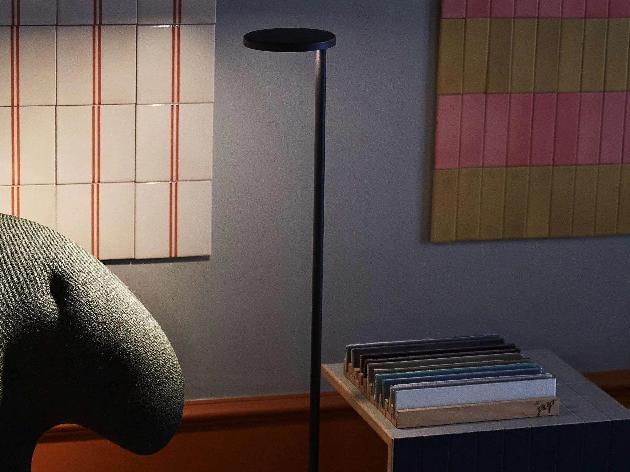 Lampa podłogowa OBLIQUE antracyt matowy – Flos