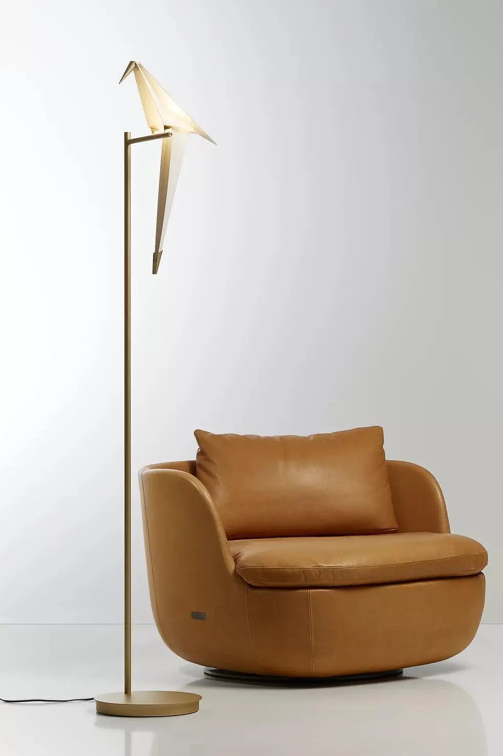 Lampa podłogowa PERCH biały ze złotym – Moooi