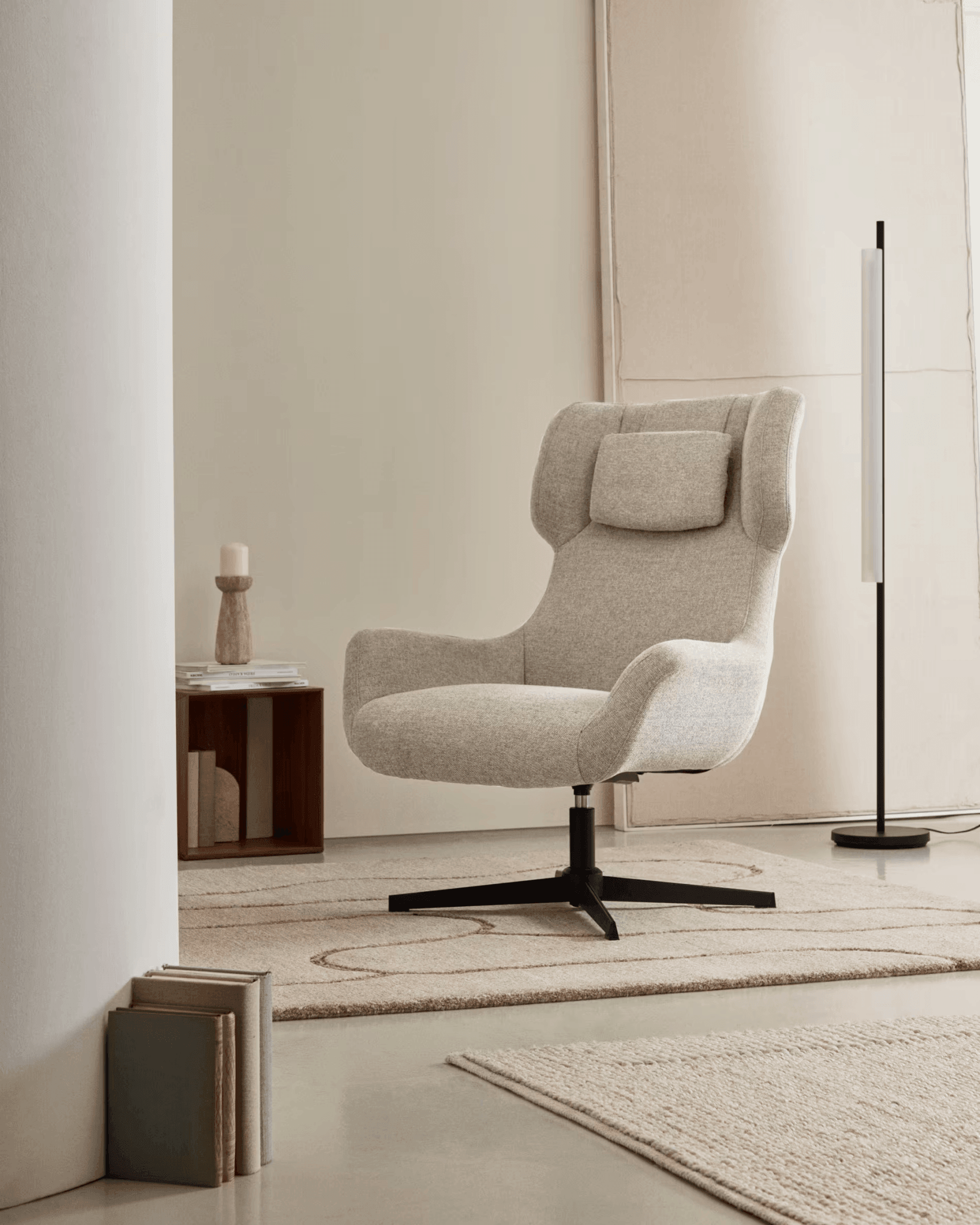 Lampa podłogowa VAUXALL czarny La Forma Eye on Design