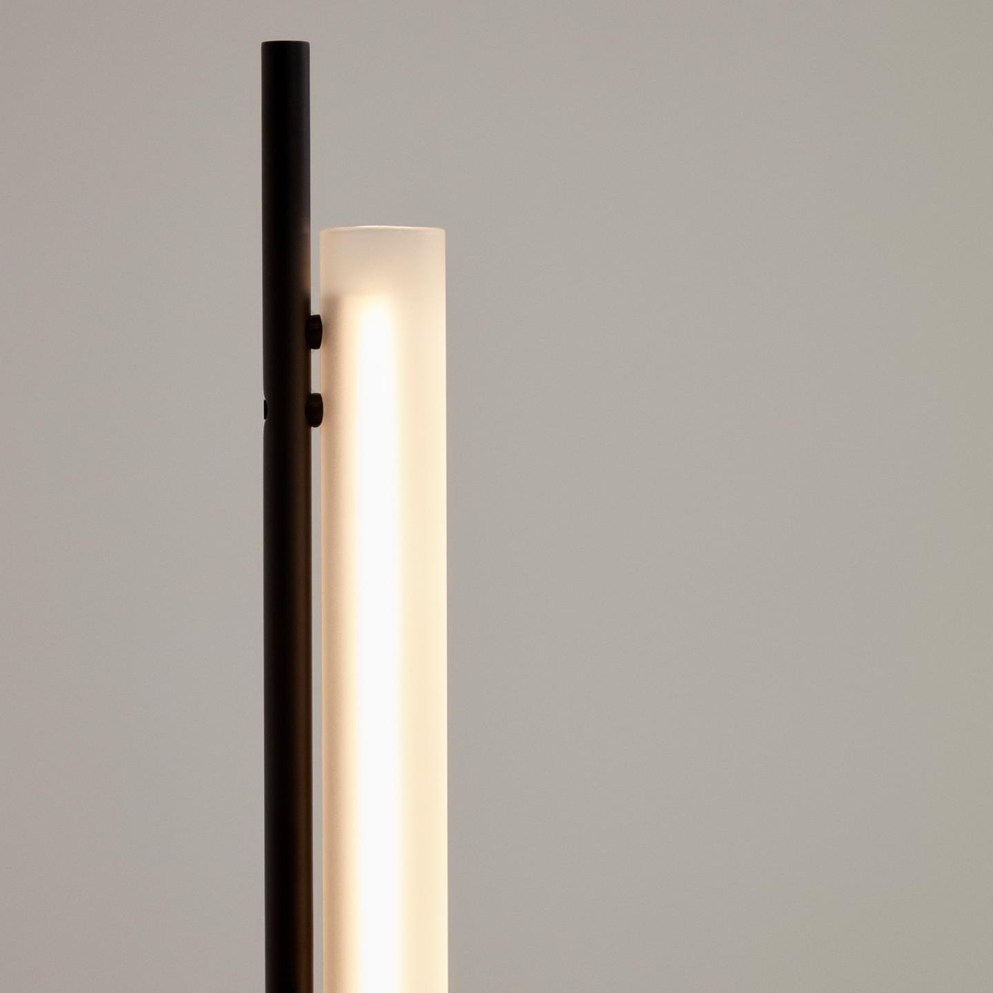 Lampa podłogowa VAUXALL czarny La Forma Eye on Design