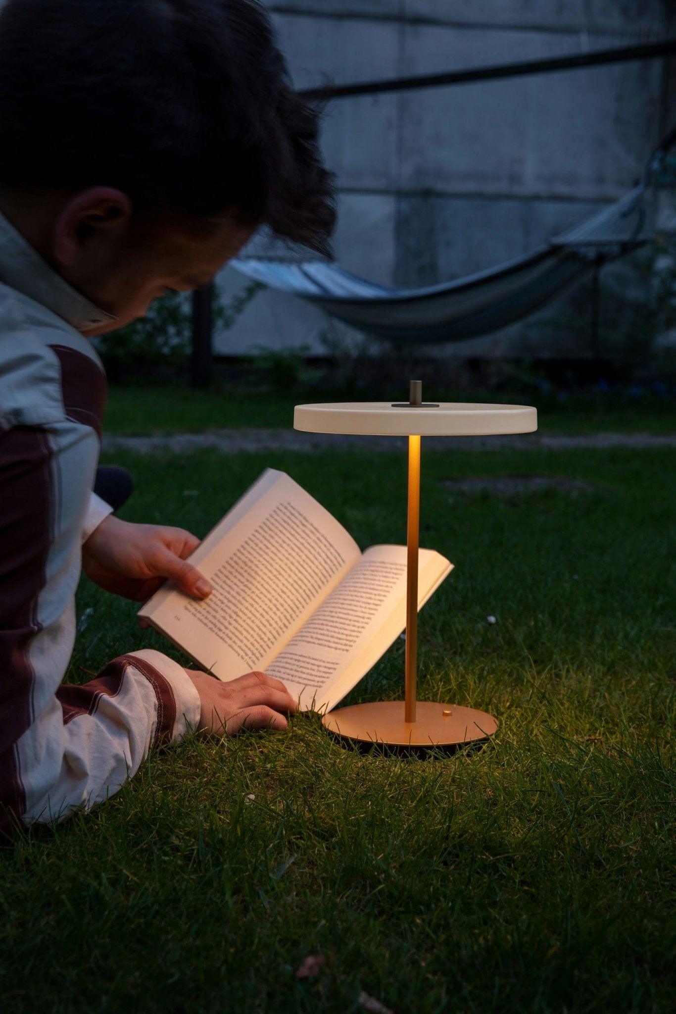 Lampa przenośna ASTERIA MOVE perłowy UMAGE Eye on Design