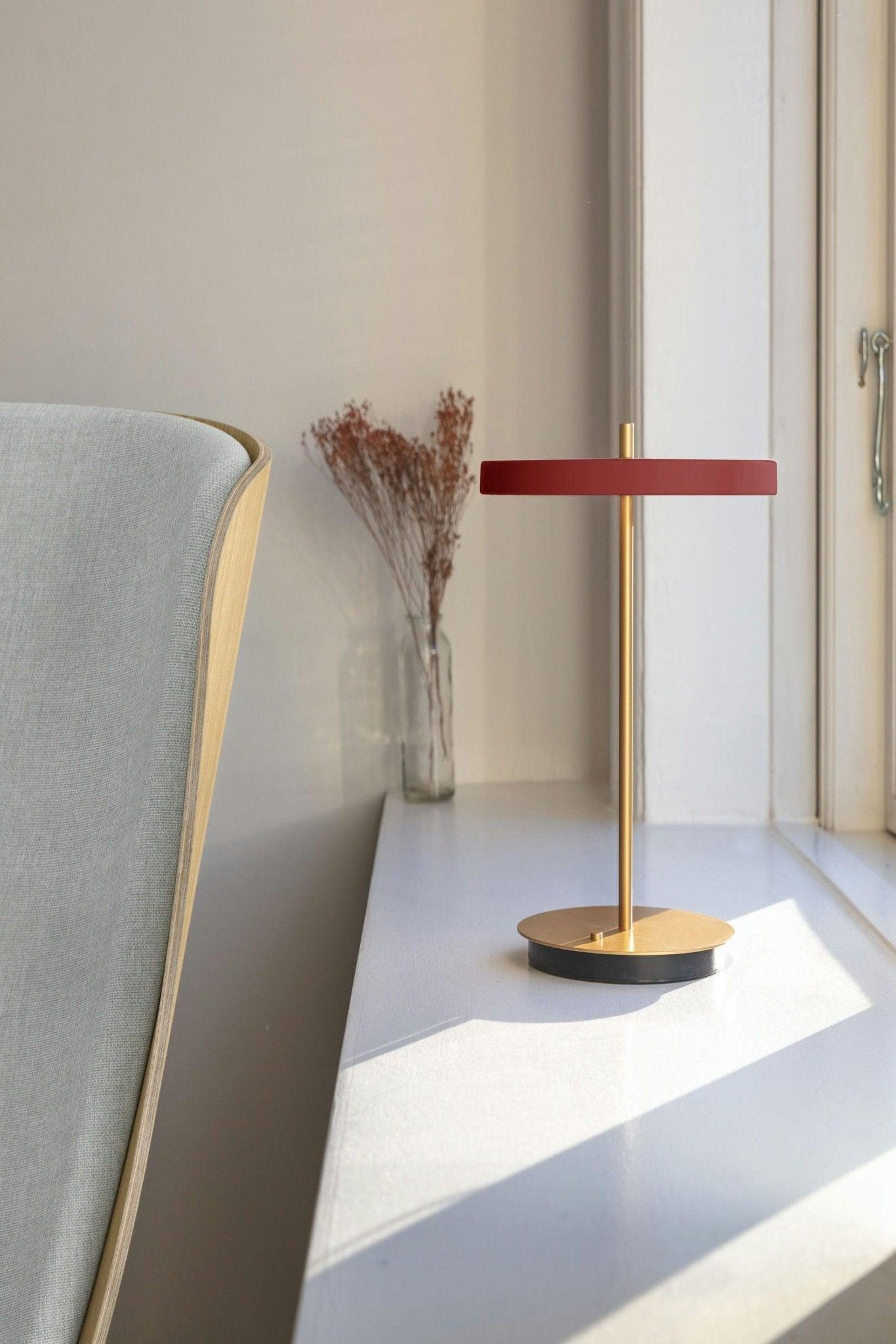 Lampa przenośna ASTERIA MOVE rubinowy UMAGE Eye on Design