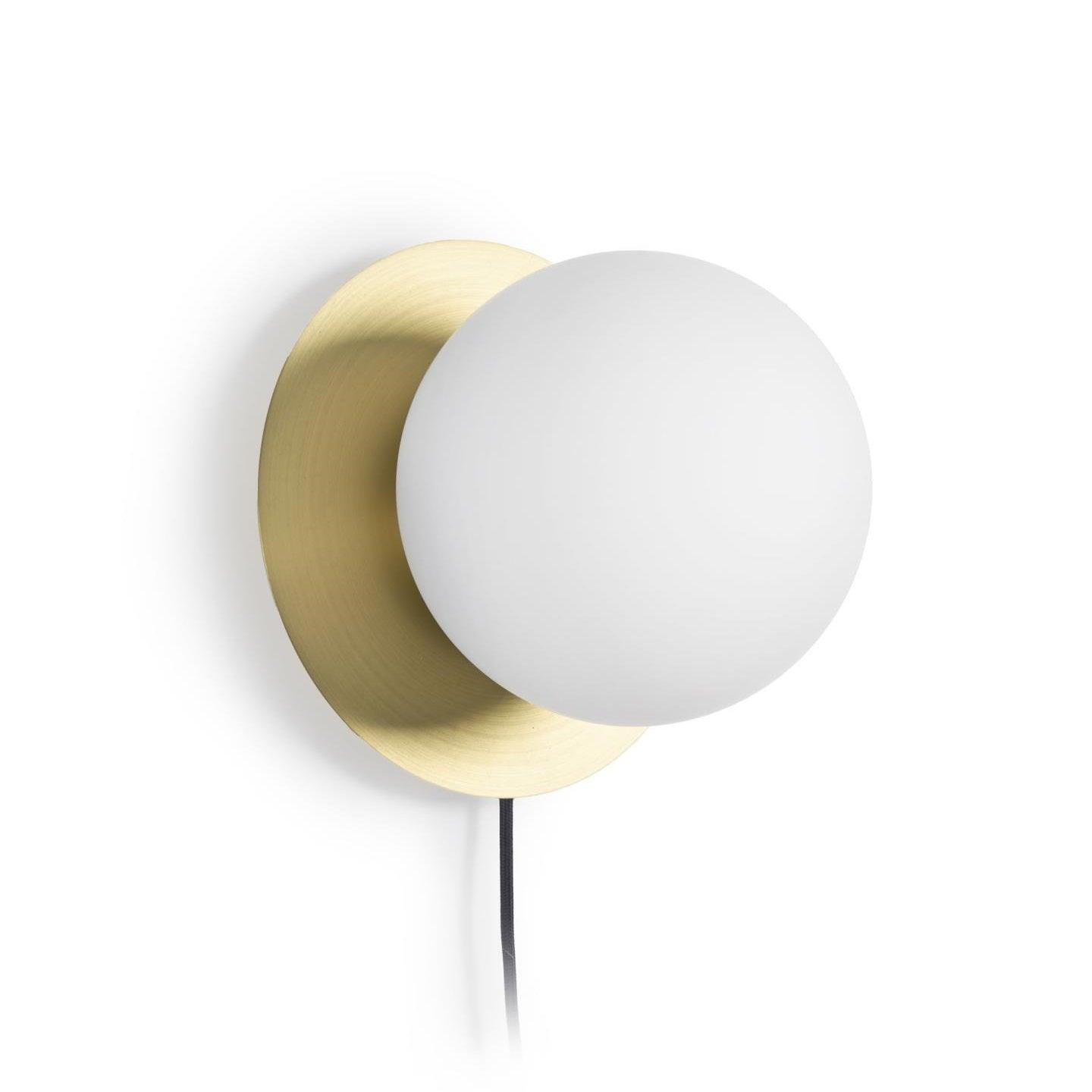 Lampa ścienna MANZ mosiężny La Forma Eye on Design
