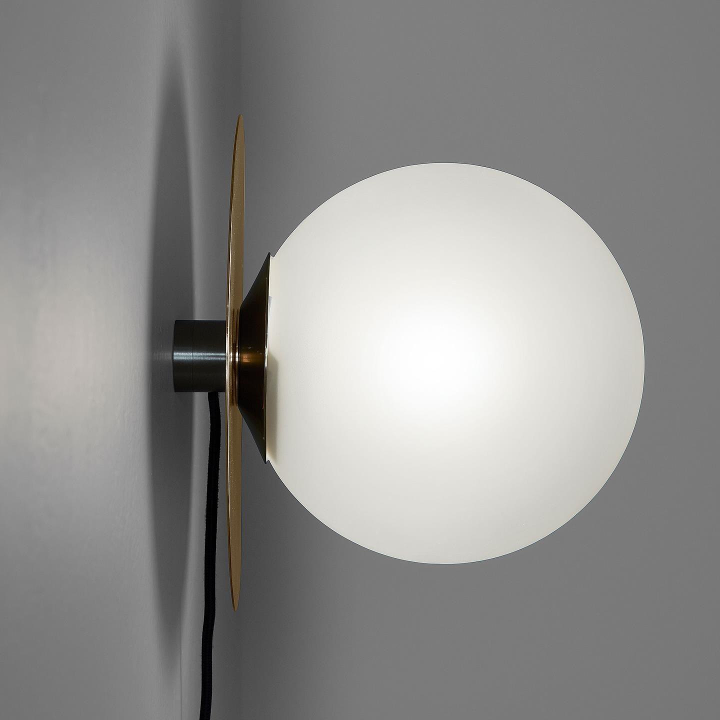 Lampa ścienna MANZ mosiężny La Forma Eye on Design