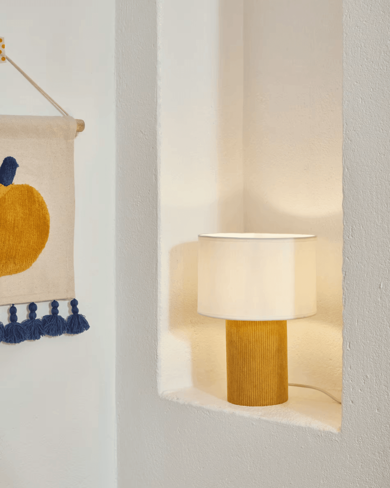 Lampa stołowa BIANELLA musztardowy La Forma Eye on Design