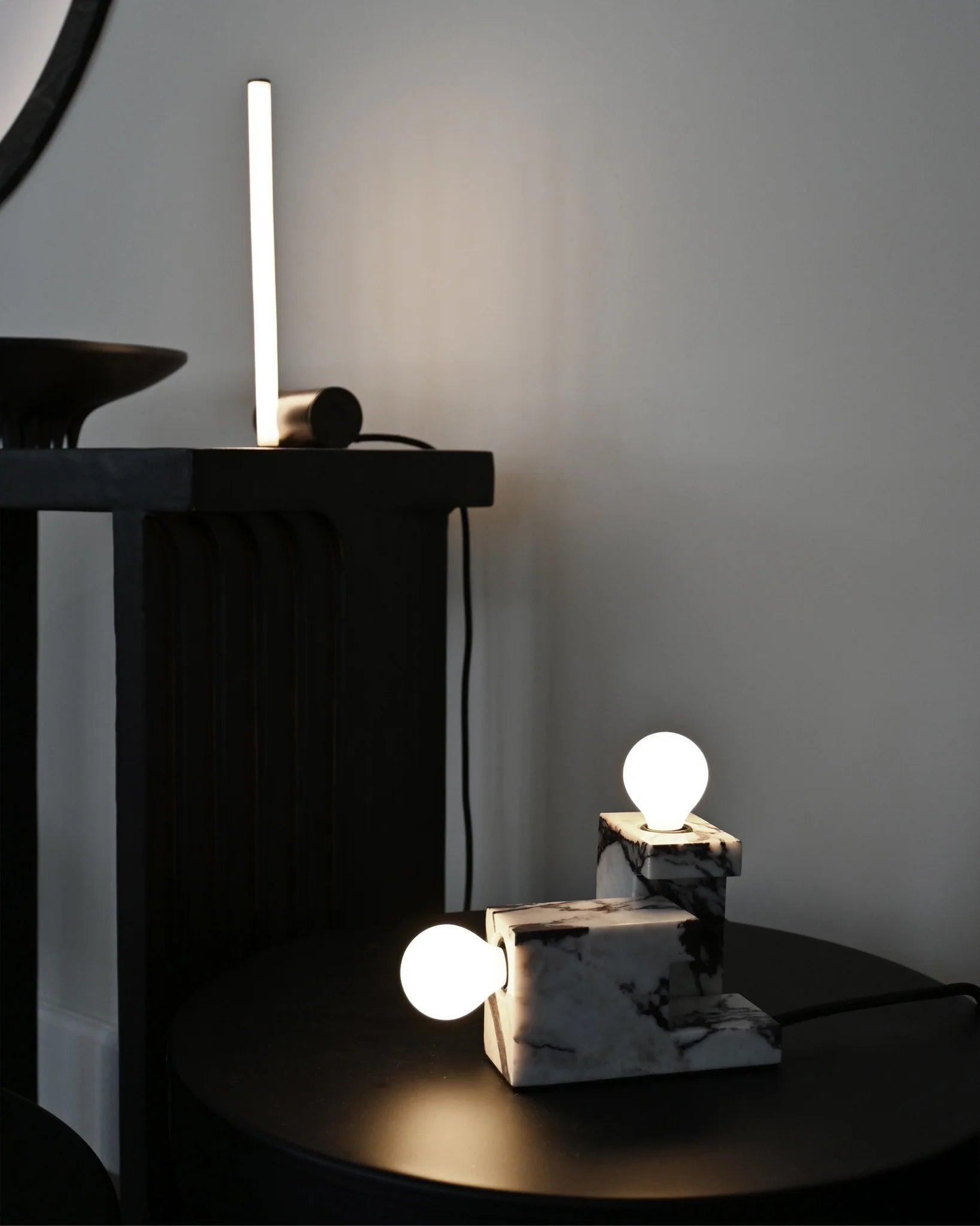 Lampa stołowa BRICK TALL marmurowy 101 Copenhagen Eye on Design