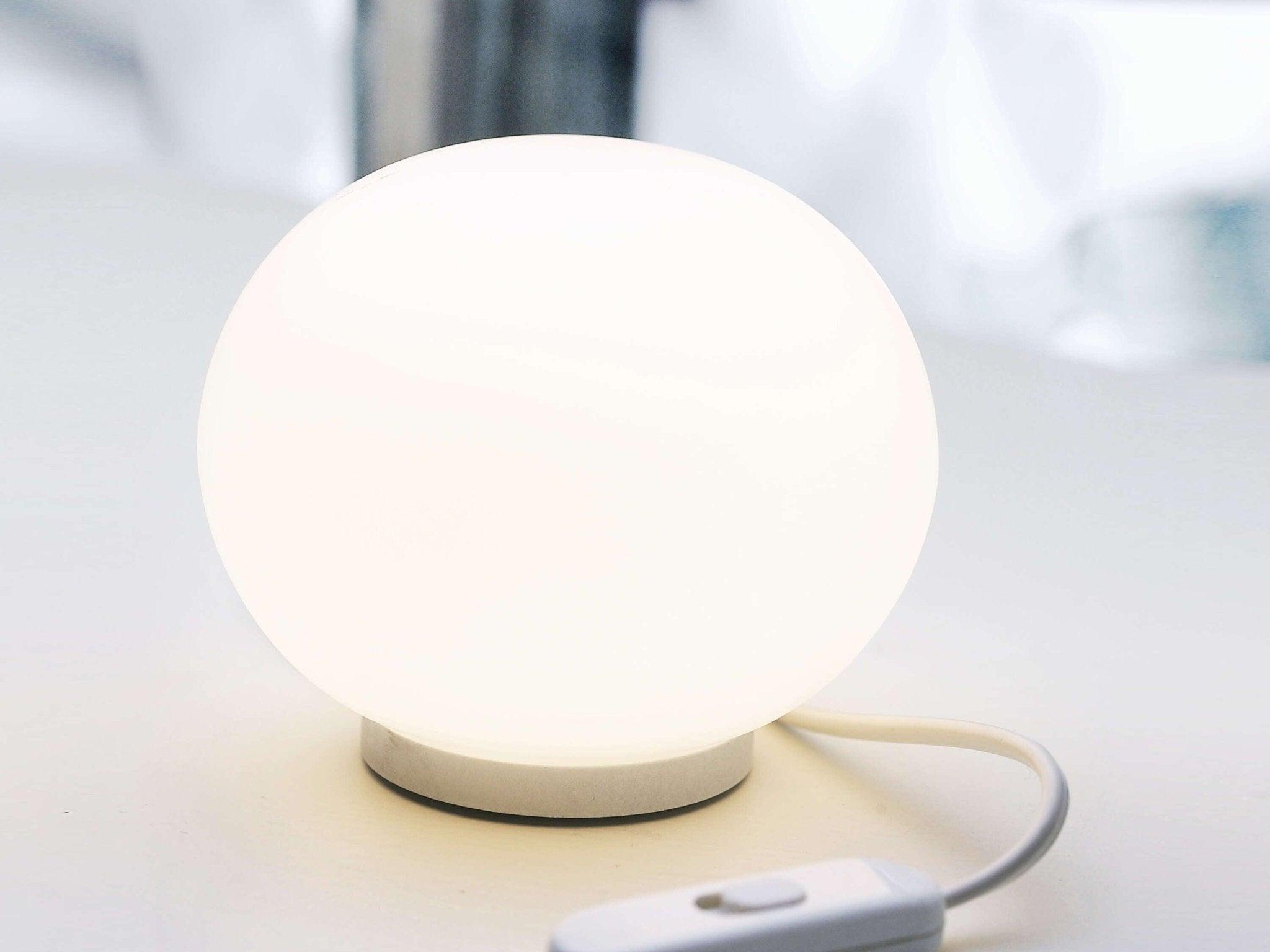 Lampa stołowa GLO-BALL biały Flos Eye on Design