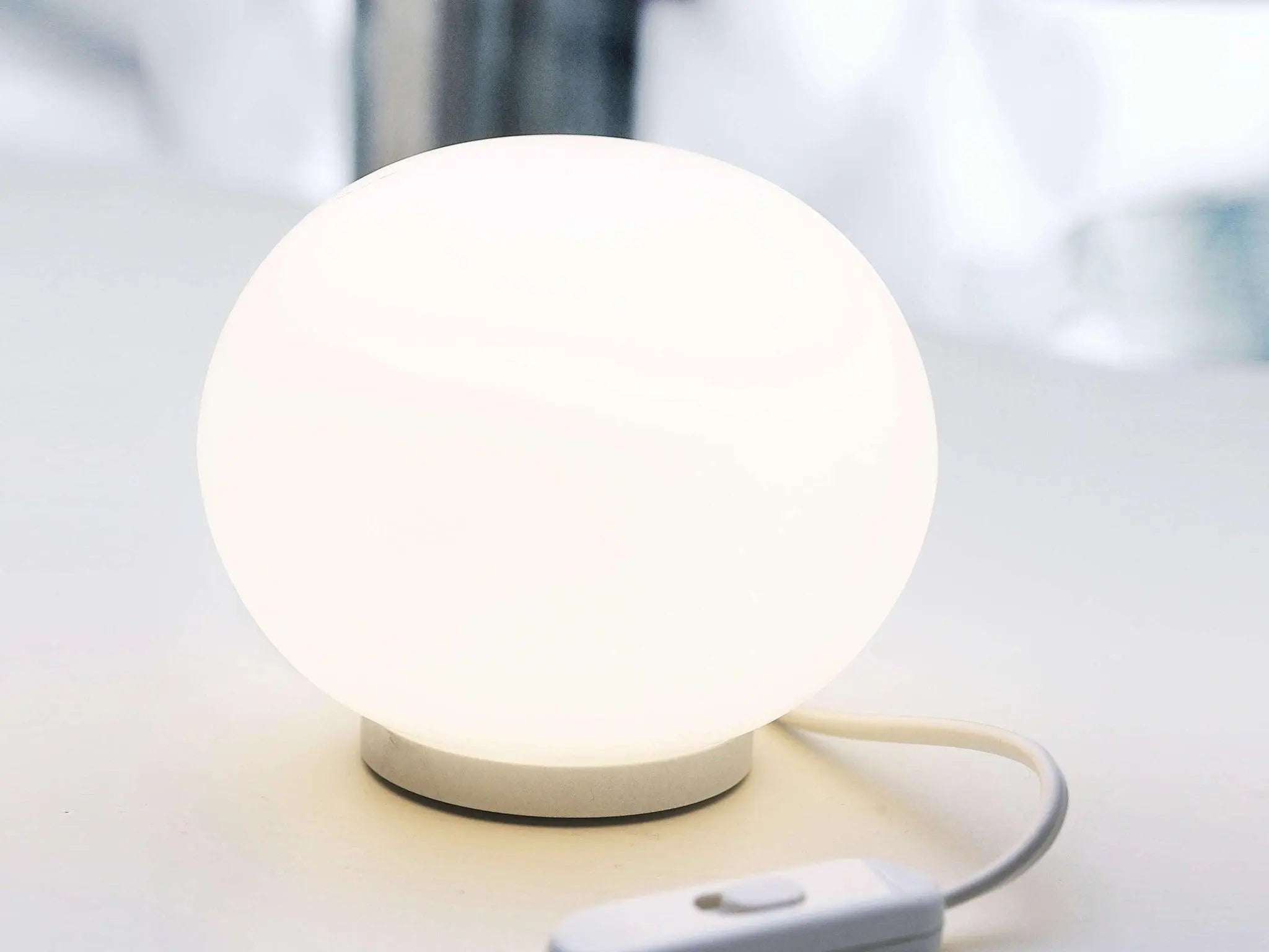 Lampa stołowa GLO-BALL biały – Flos