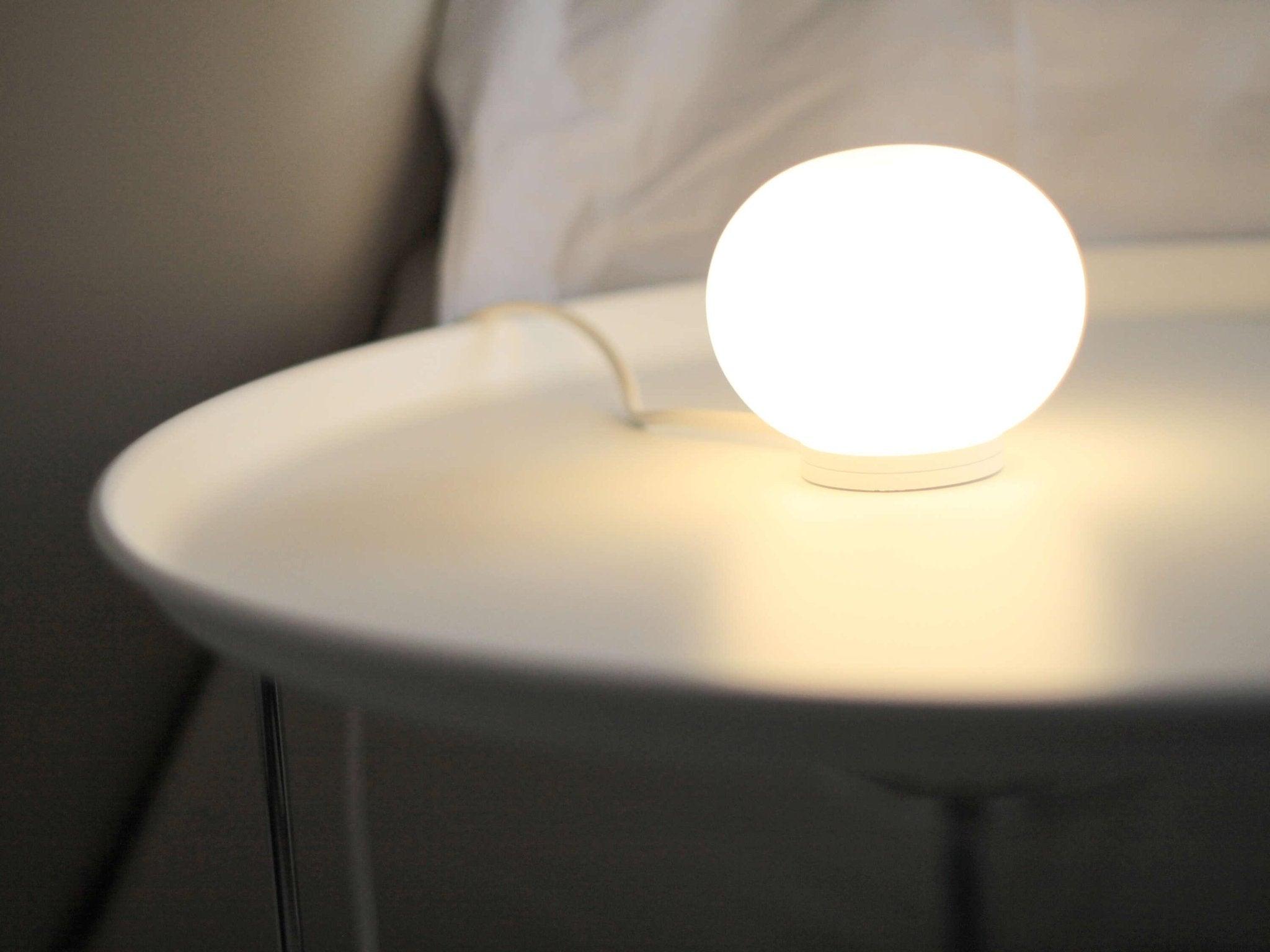 Lampa stołowa GLO-BALL biały Flos Eye on Design