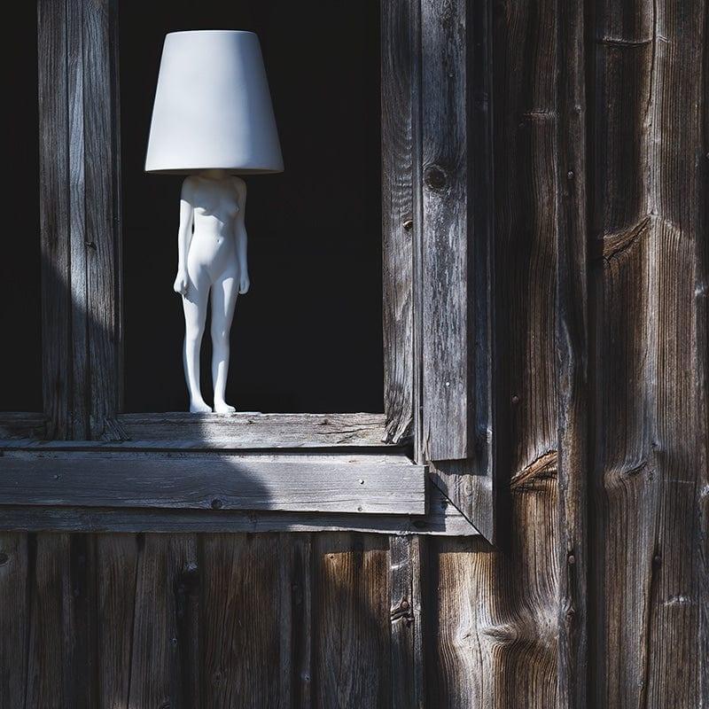 Lampa stołowa HIDING LADY biały Pols Potten Eye on Design