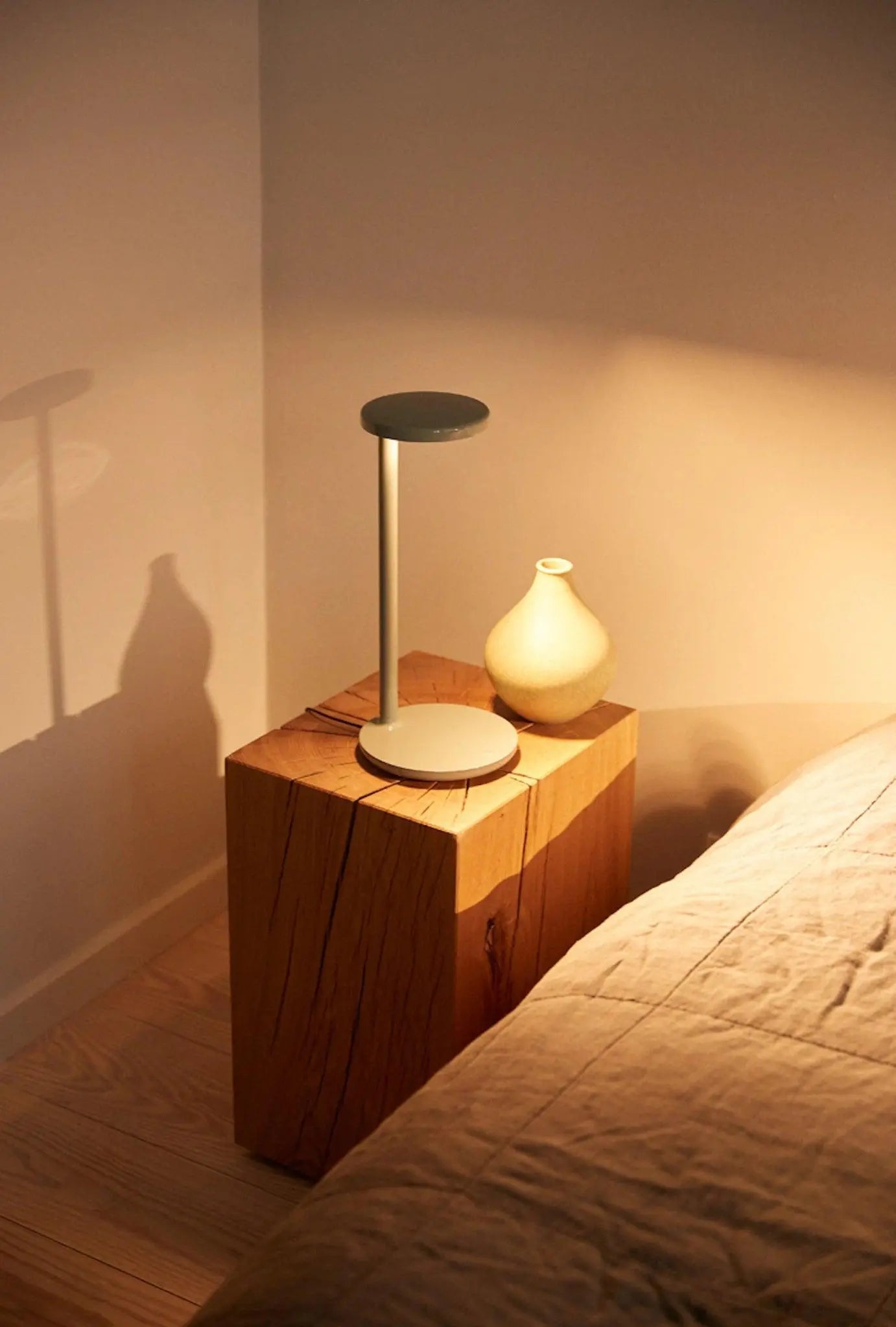 Lampa stołowa OBLIQUE szary – Flos