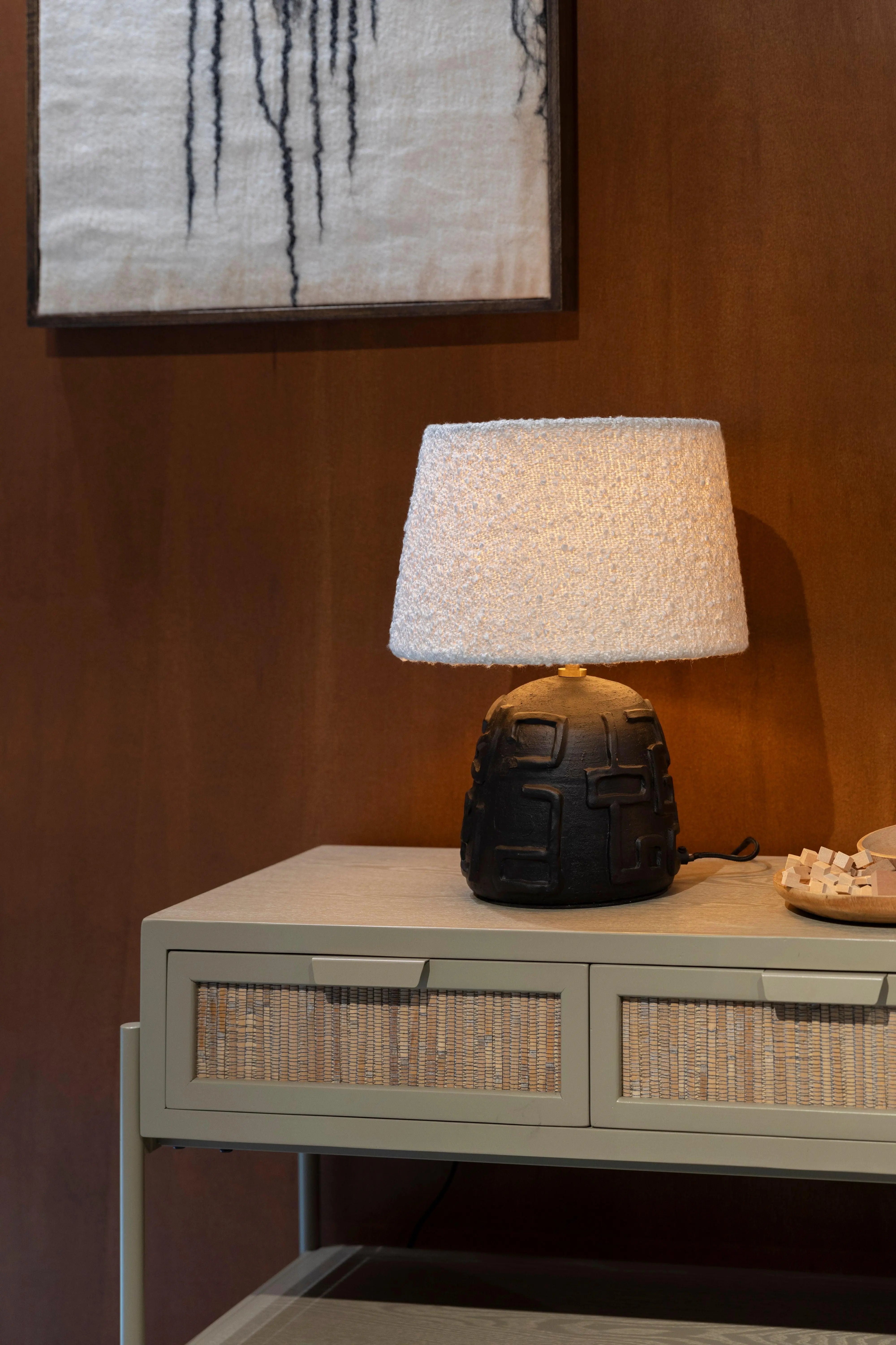 Lampa stołowa RENZO biały boucle – Dutchbone