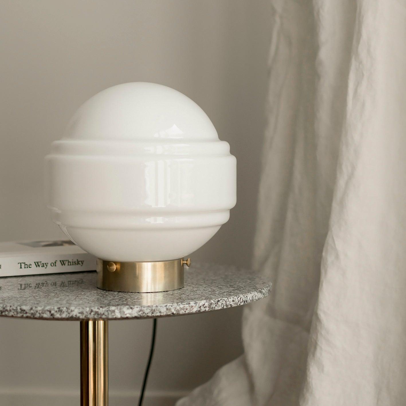 Lampa stołowa SATURN mosiężny Embassy Interiors Eye on Design