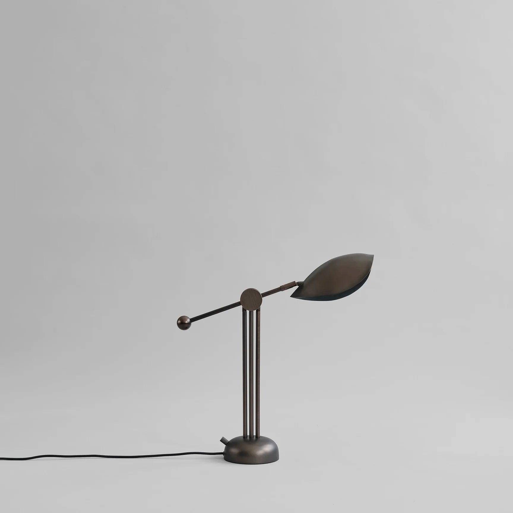 Lampa stołowa STINGRAY brązowy 101 Copenhagen Eye on Design