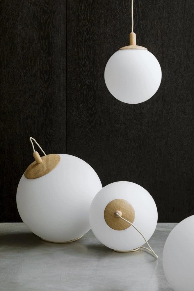 Lampa wisząca ALUR mleczne szkło z drewnem Kaspa Eye on Design
