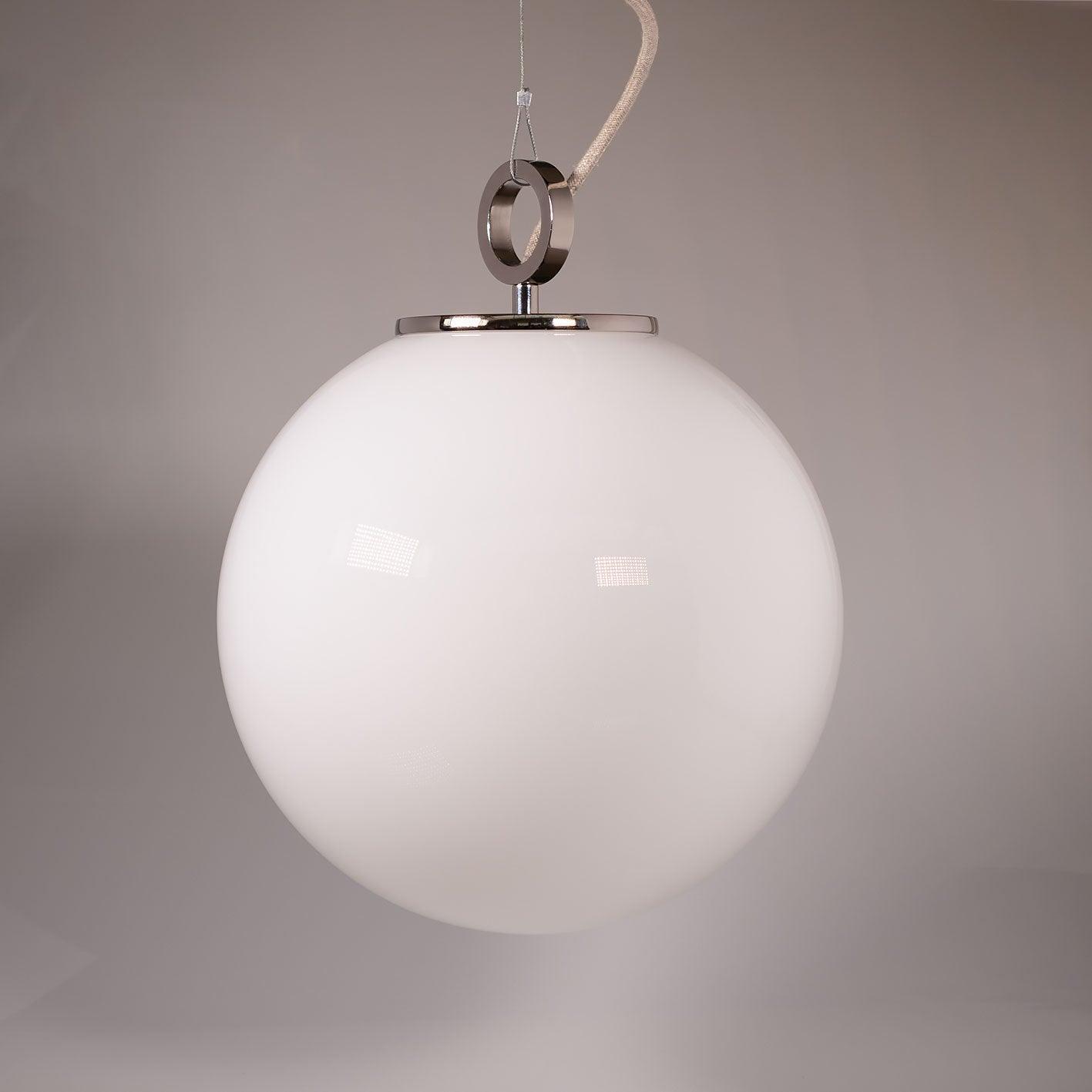 Lampa wisząca BIAŁA KULA mosiężny Embassy Interiors Eye on Design