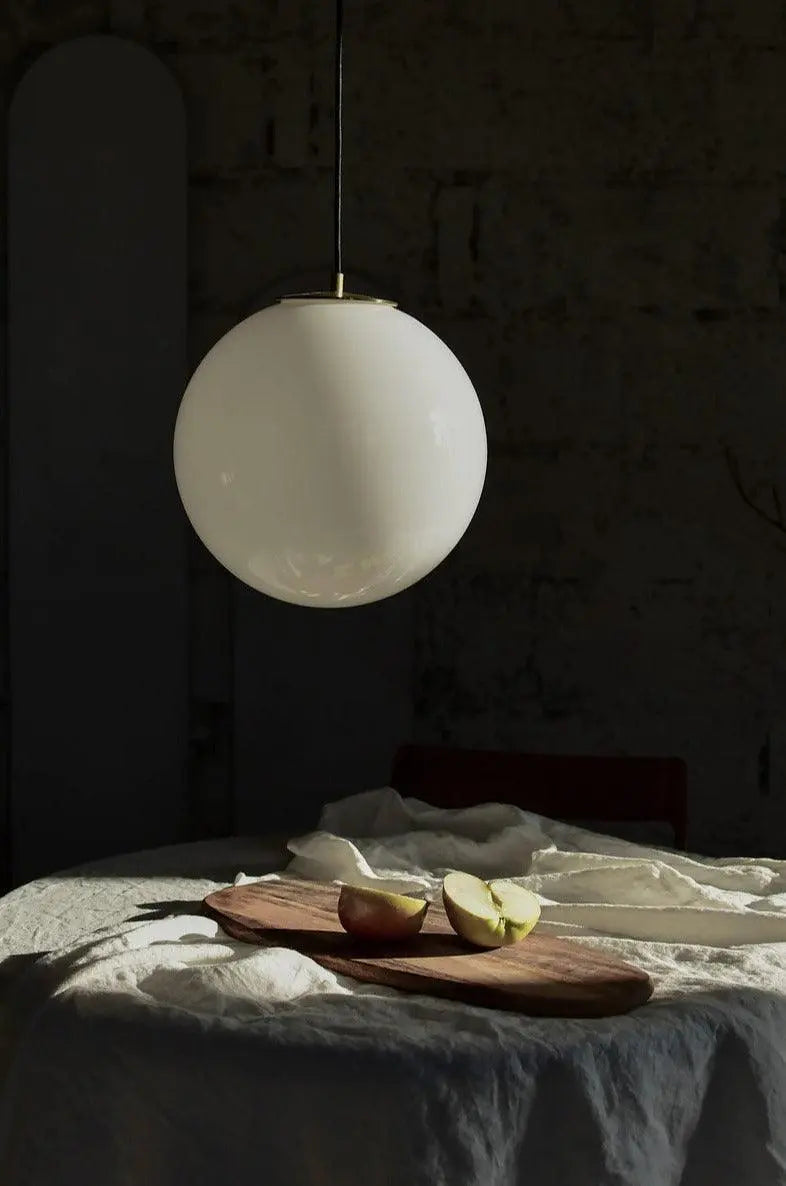 Lampa wisząca BIAŁA KULA nikiel – Embassy Interiors