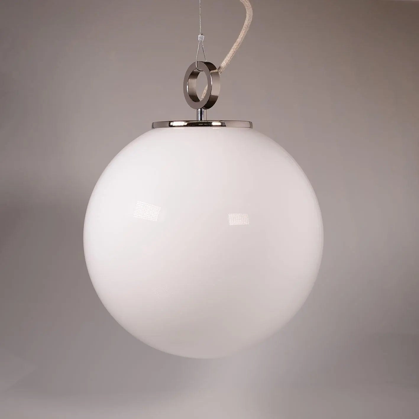 Lampa wisząca BIAŁA KULA nikiel – Embassy Interiors