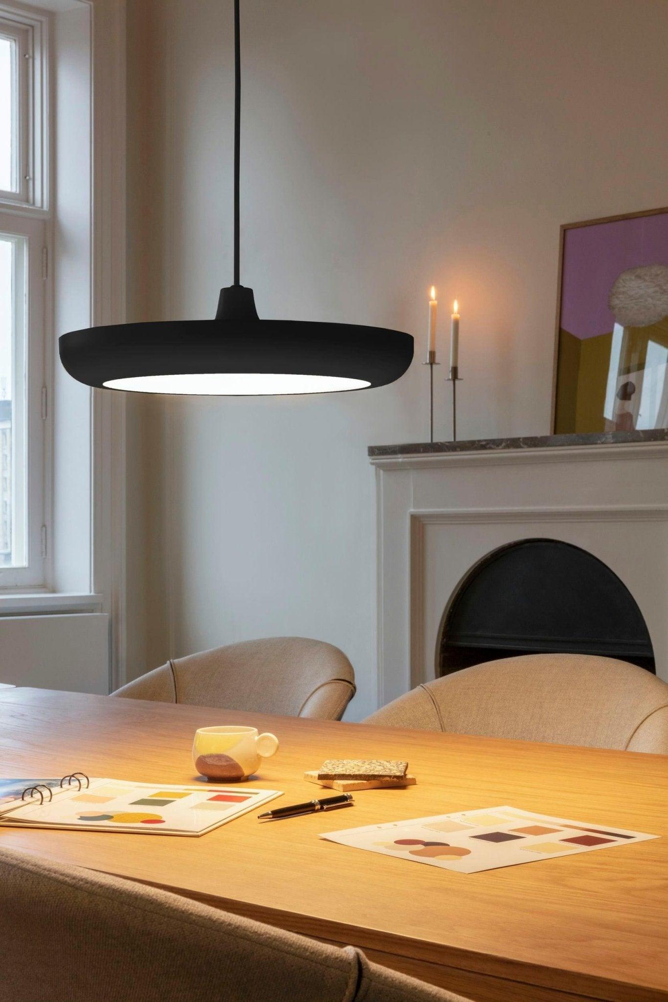 Lampa wisząca CASSINI czarny UMAGE Eye on Design