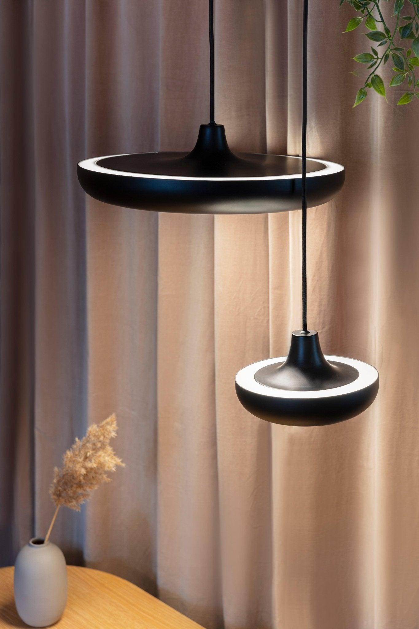 Lampa wisząca CASSINI czarny UMAGE Eye on Design
