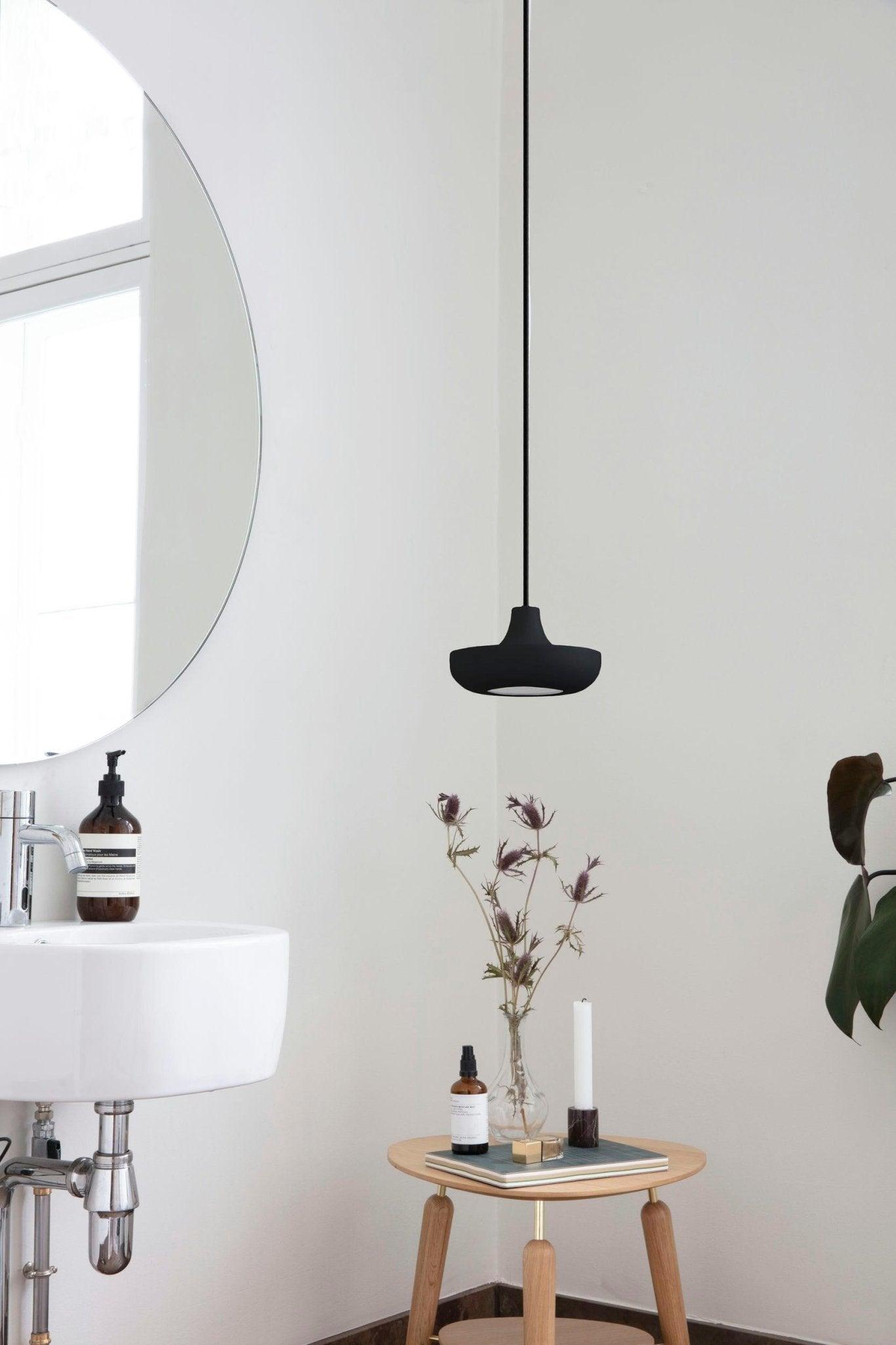 Lampa wisząca CASSINI czarny UMAGE Eye on Design