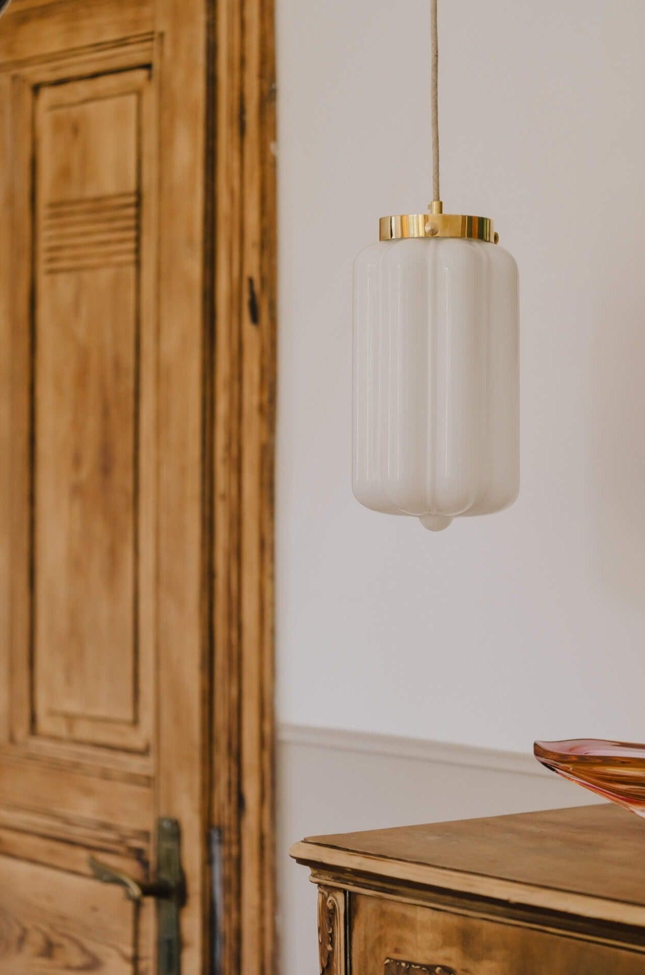 Lampa wisząca DECO mosiężny Embassy Interiors Eye on Design
