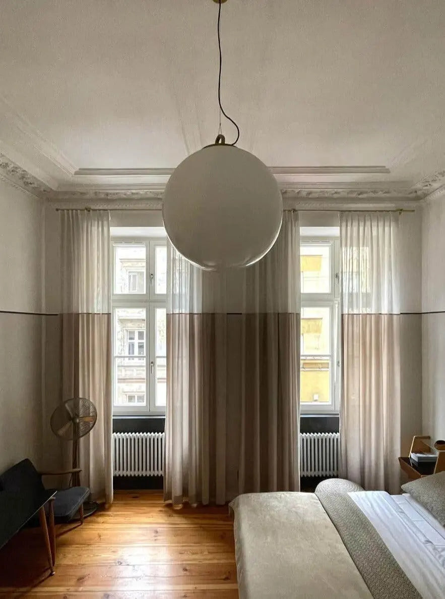 Lampa wisząca duża BIAŁA KULA nikiel – Embassy Interiors