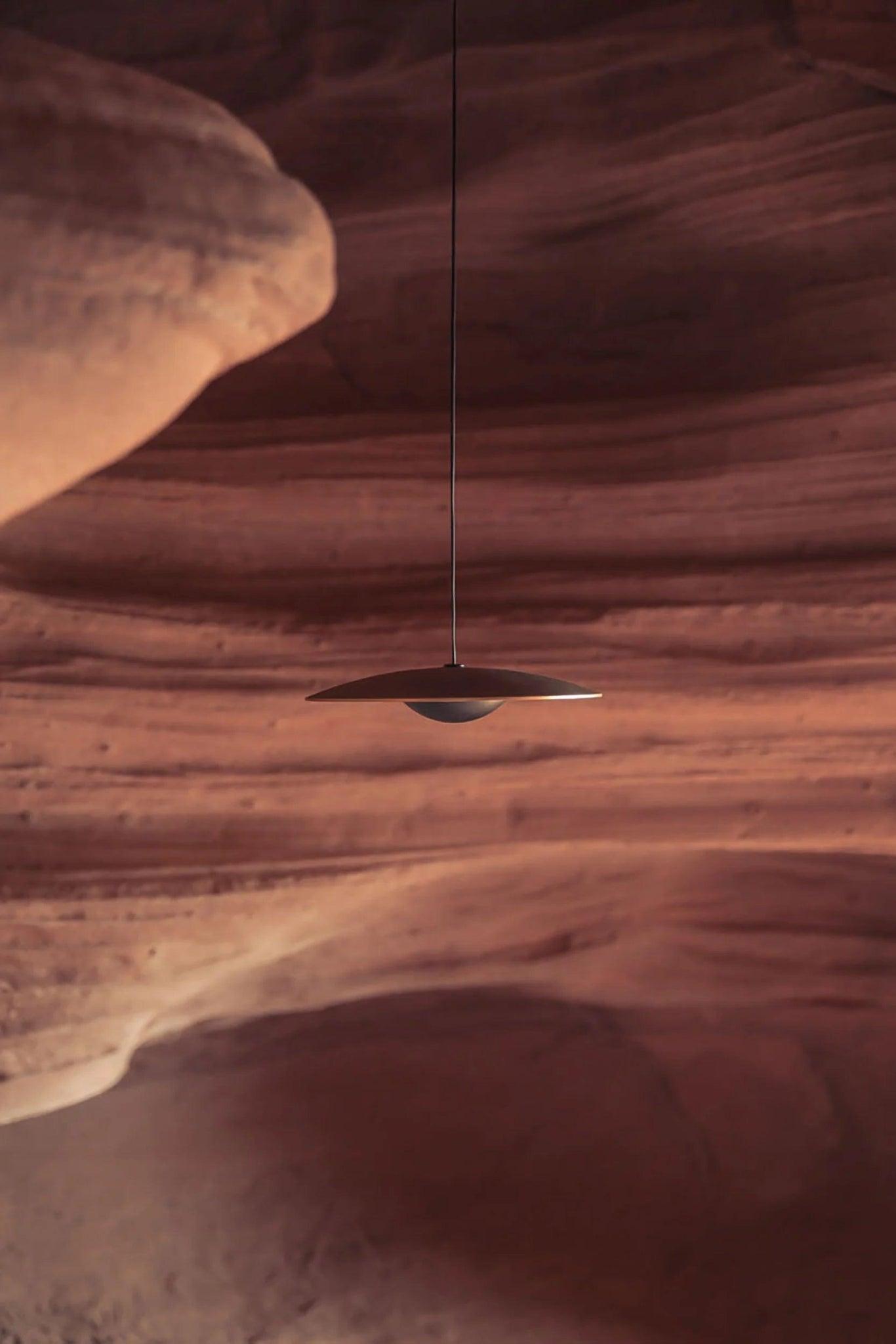 Lampa wisząca GINGER czarny z białym wykończeniem Marset Eye on Design