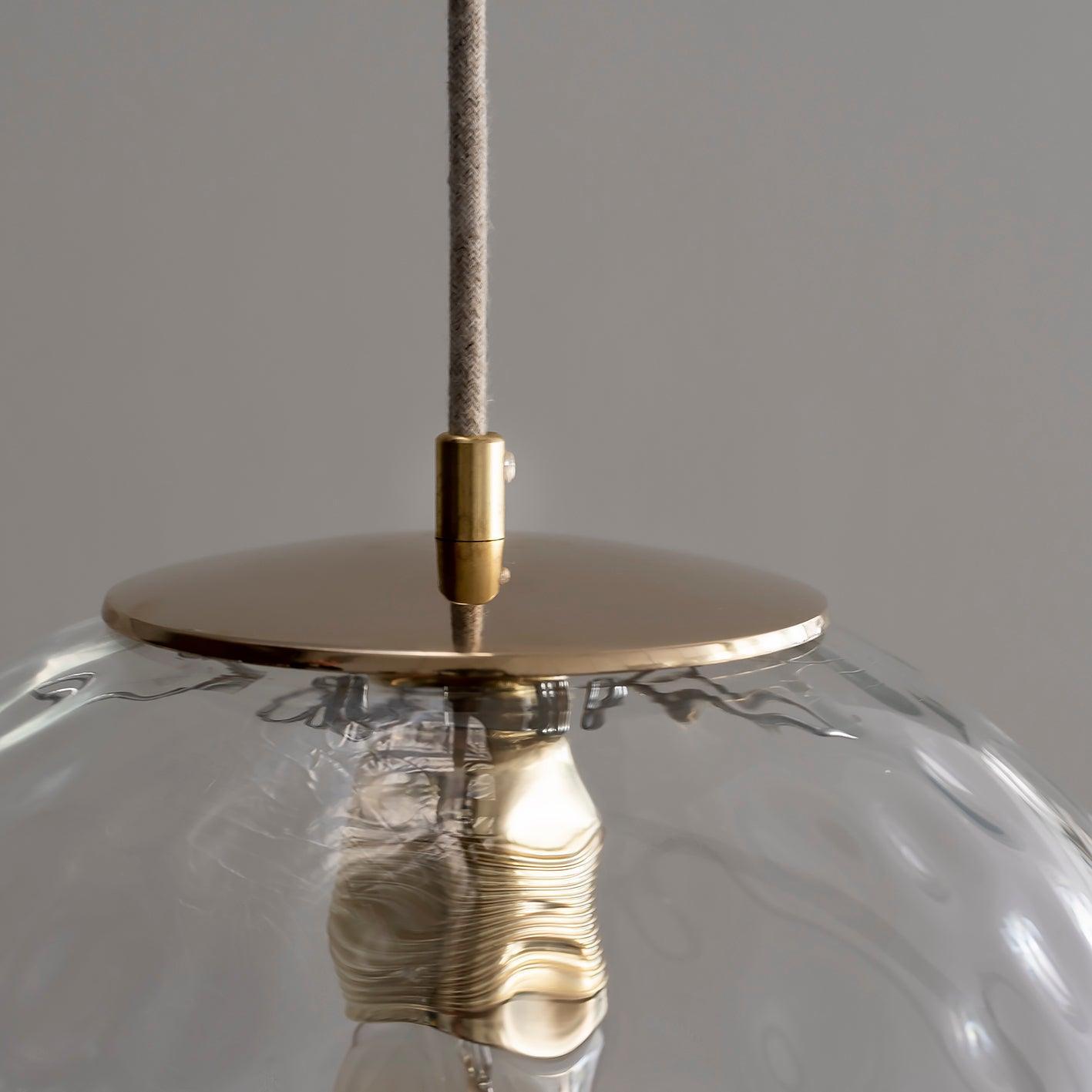Lampa wisząca KULA REFLEKSYJNA mosiężny Embassy Interiors Eye on Design