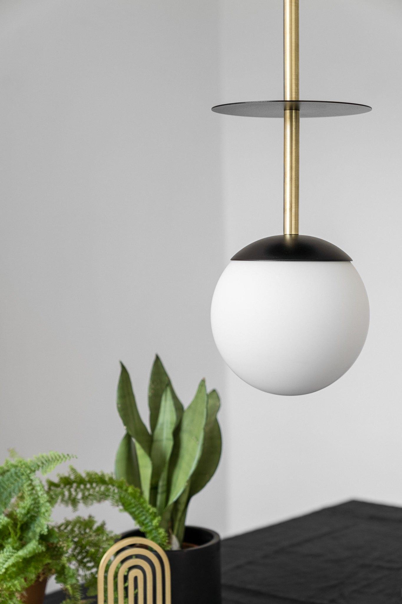 Lampa wisząca PLAAT czarno-złoty Ummo Eye on Design