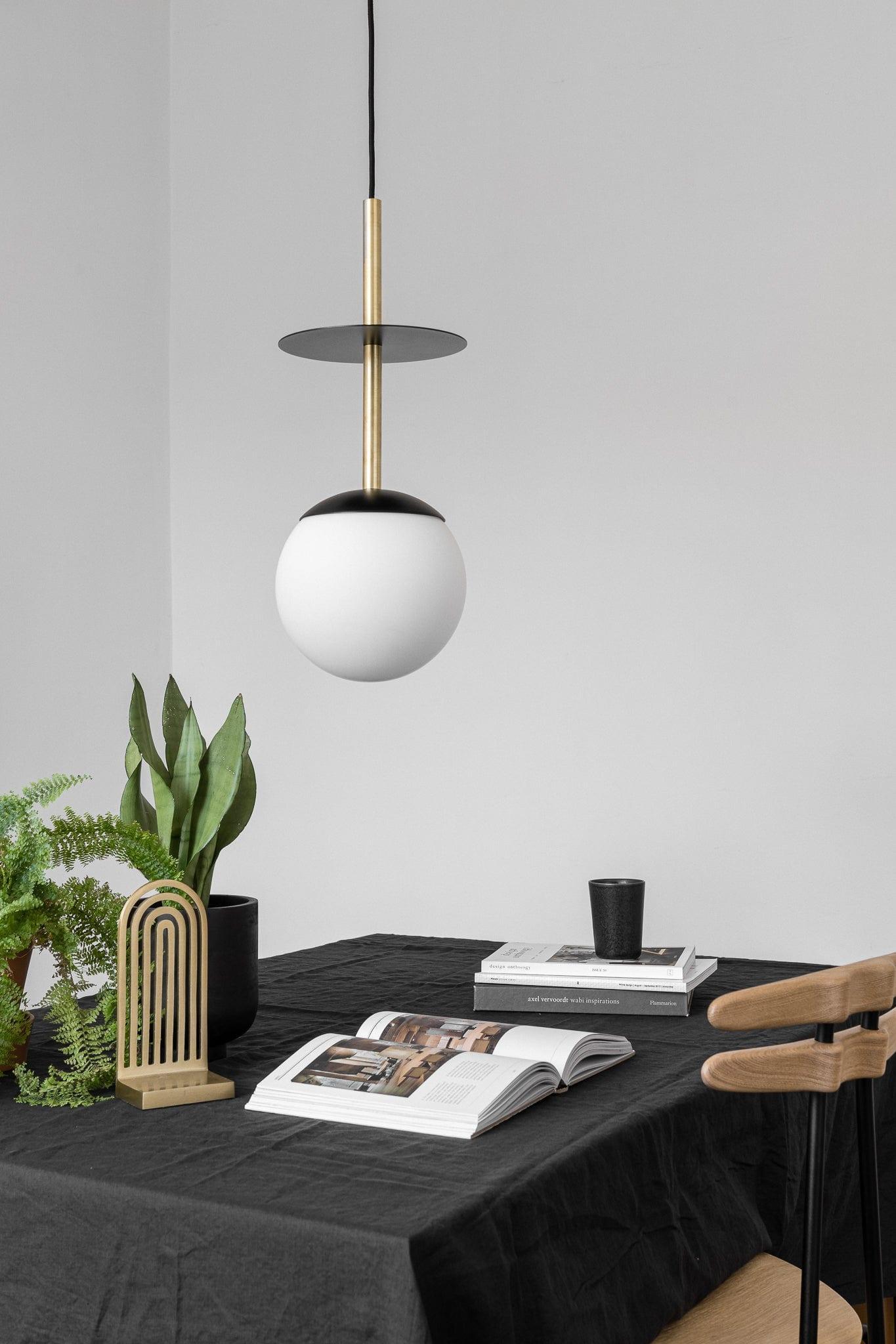 Lampa wisząca PLAAT czarno-złoty Ummo Eye on Design