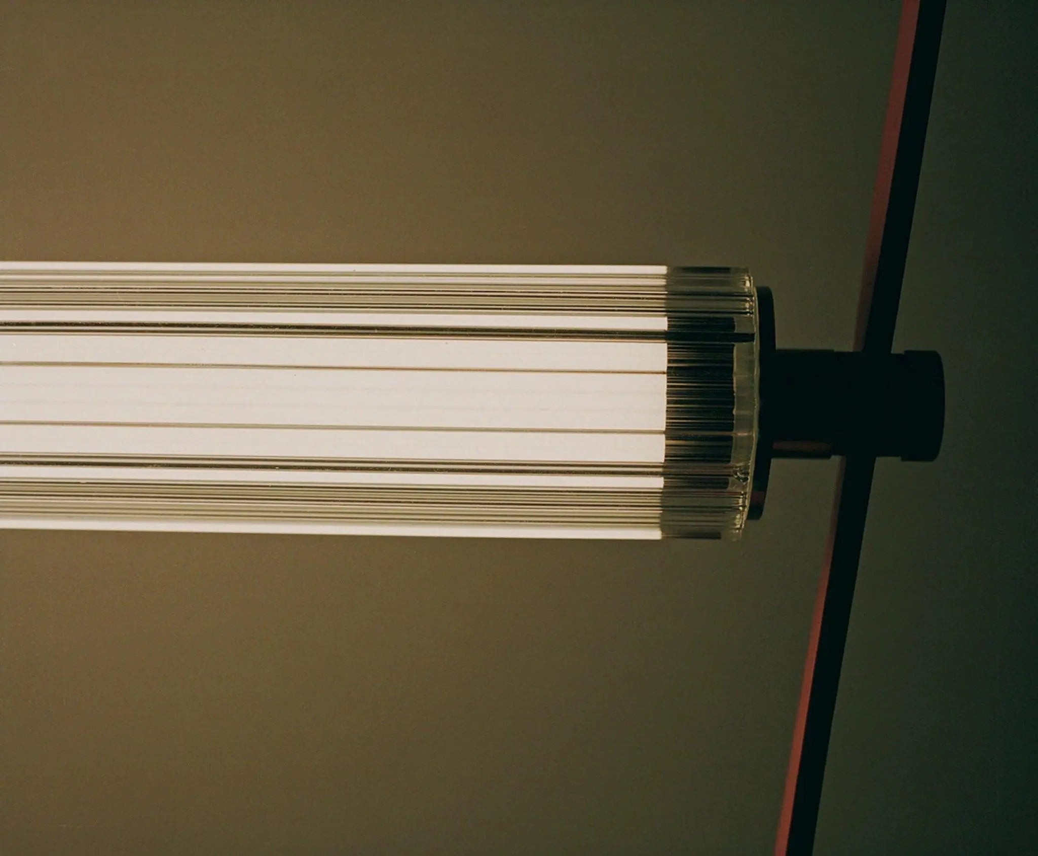 Lampa wisząca WIRELINE różowy – Flos