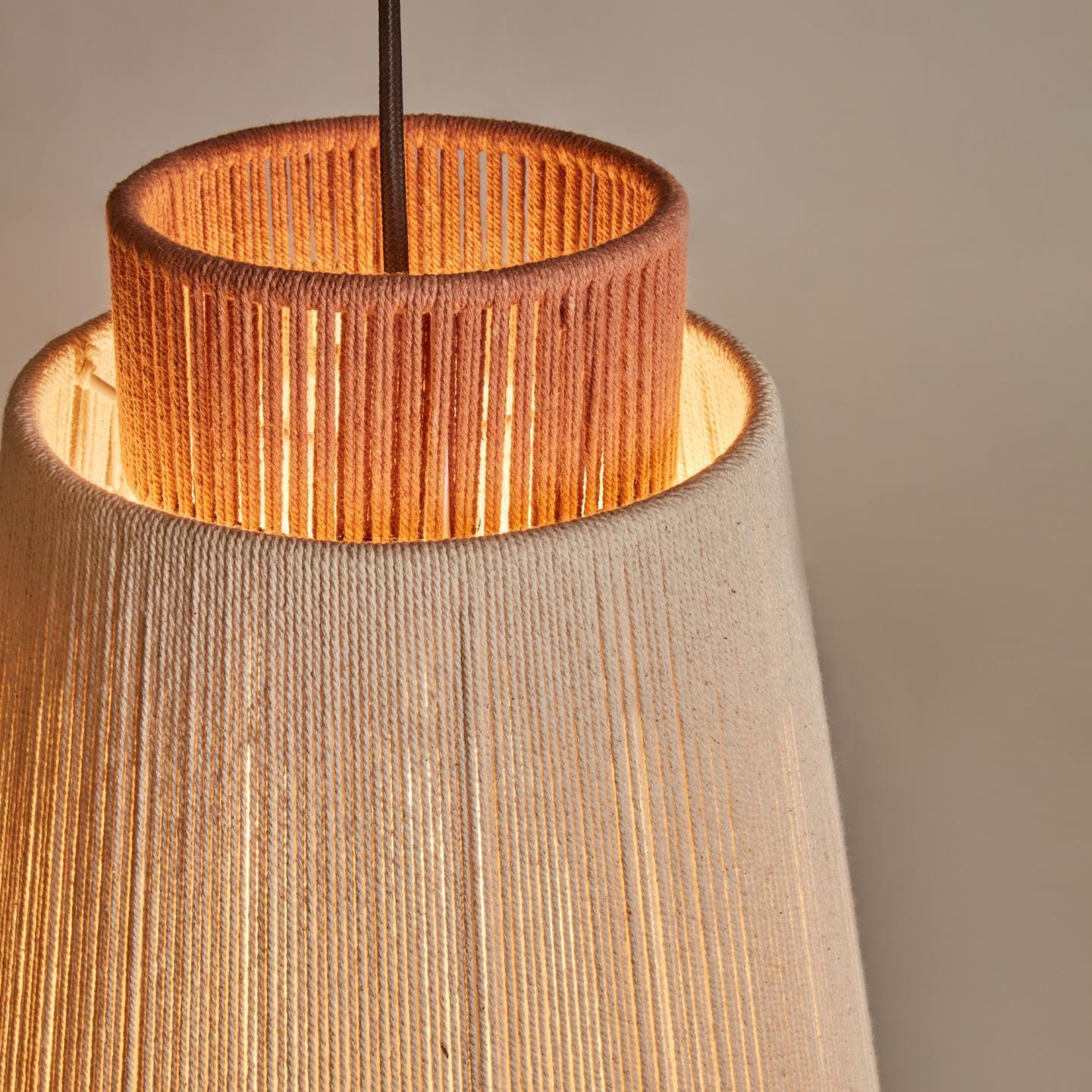 Lampa wisząca YUVIA beżowy z czerwonym La Forma Eye on Design