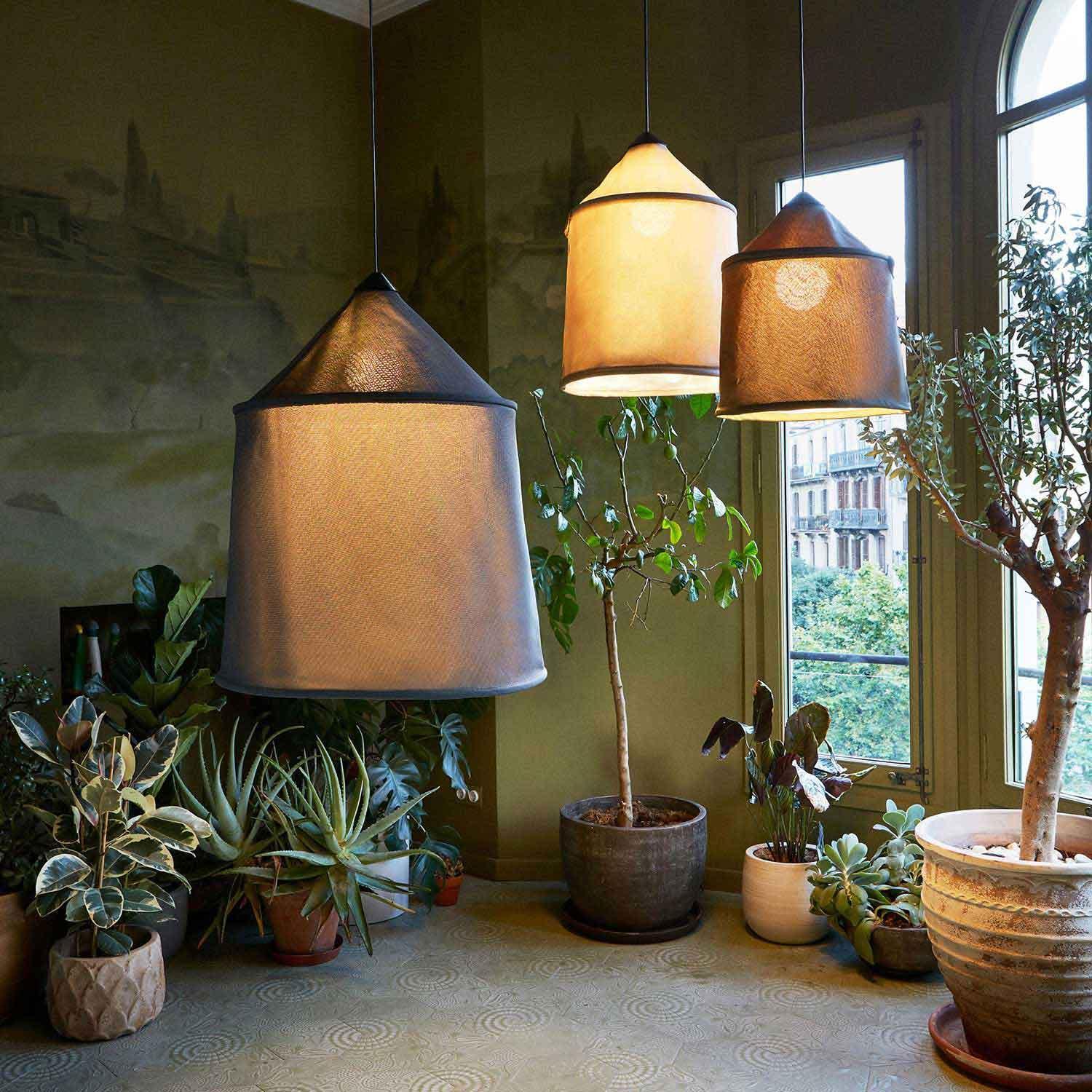 Lampa wisząca zewnętrzna JAIMA beżowy Marset Eye on Design