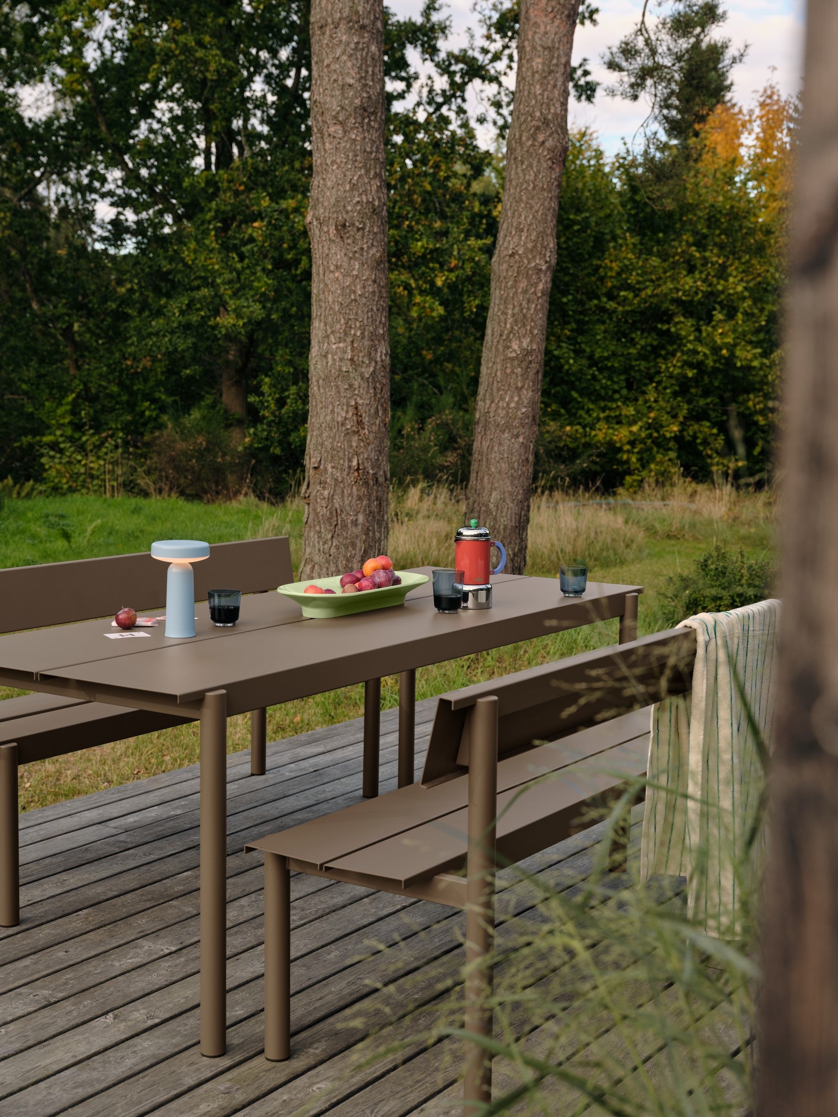 LINEAR taupe outdoor table steel