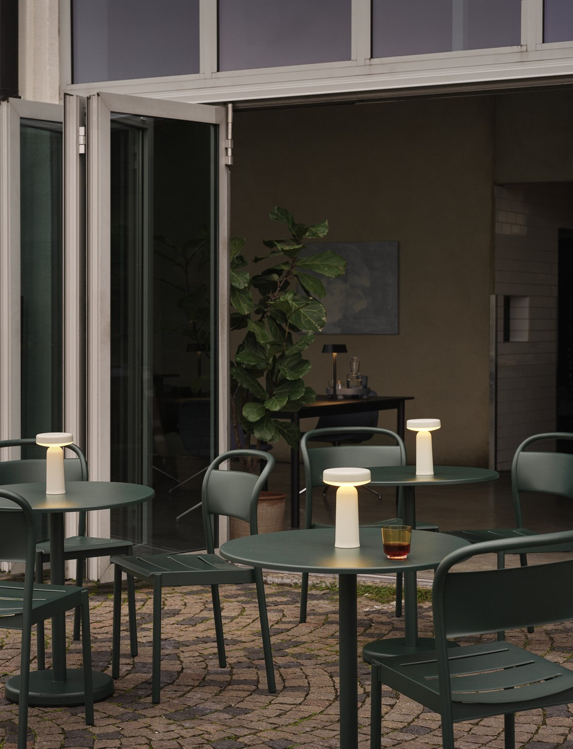 Round outdoor bar table LINEAR black steel