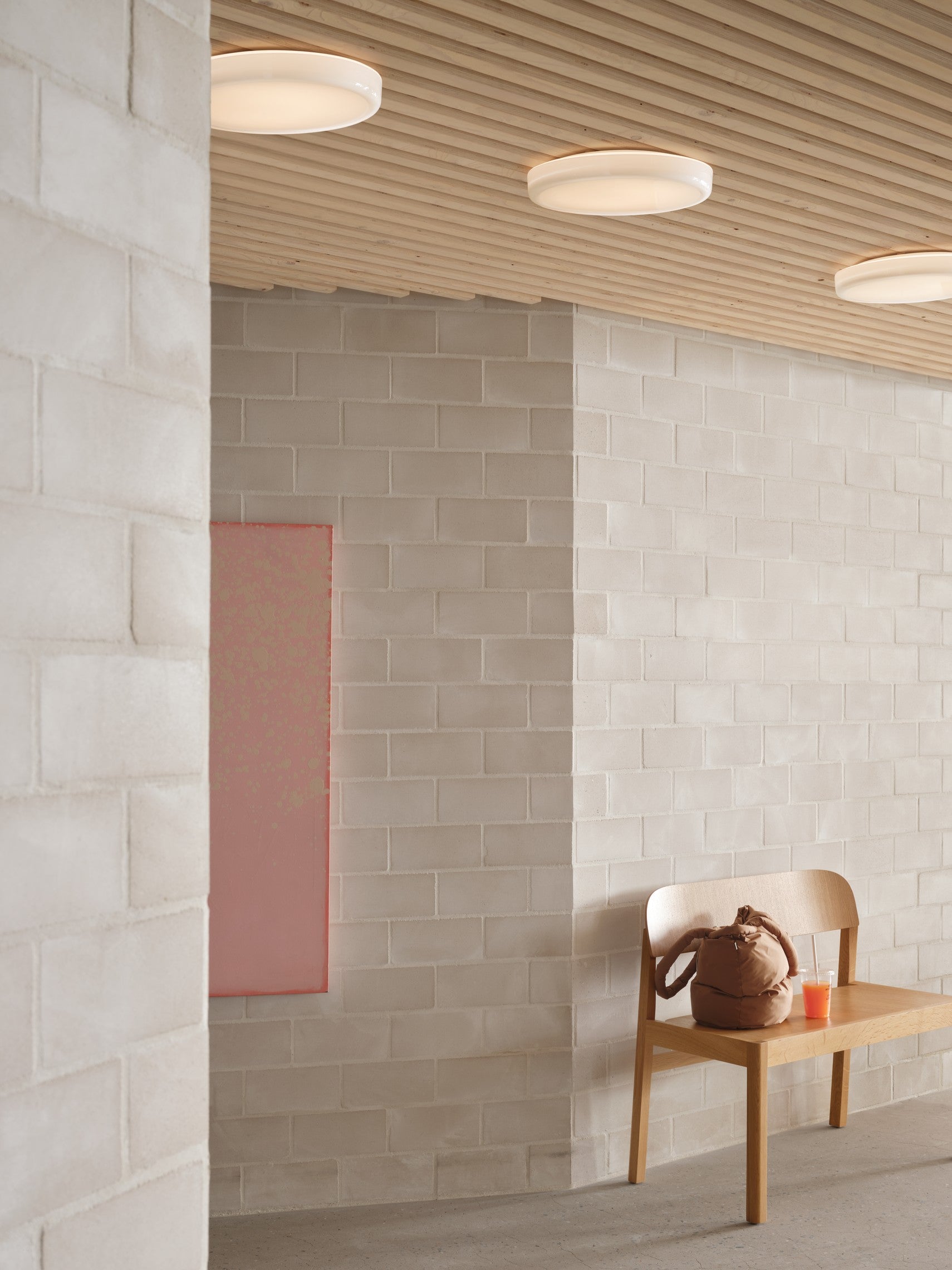 LOOPED white wall lamp