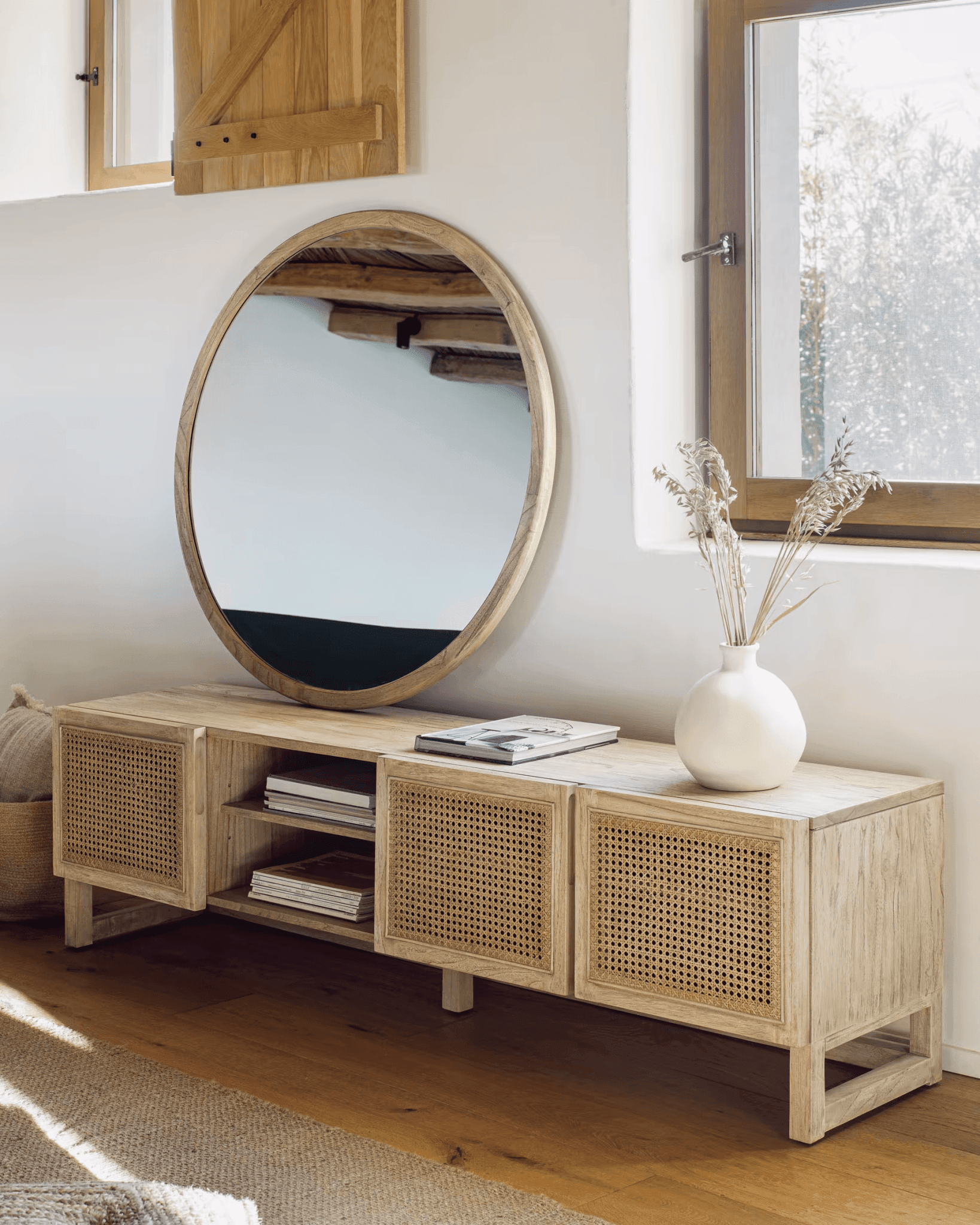 Lustro ALUM lite drewno mindi La Forma Eye on Design
