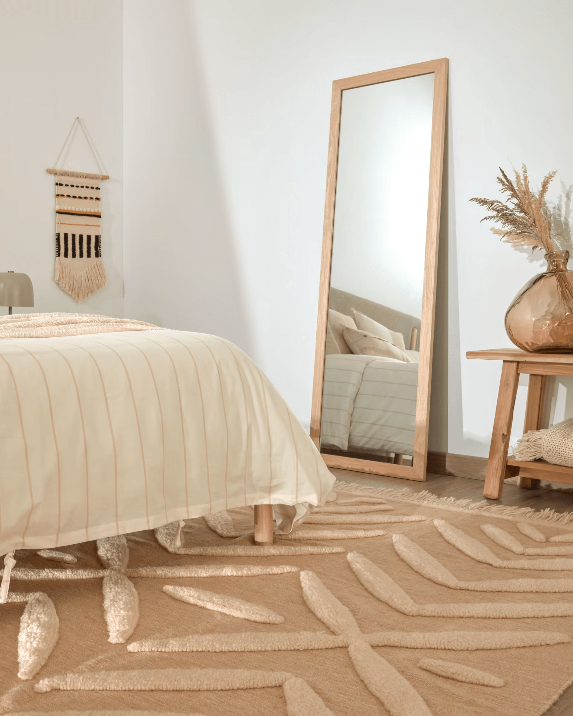 Lustro YVAINE drewniana rama La Forma Eye on Design