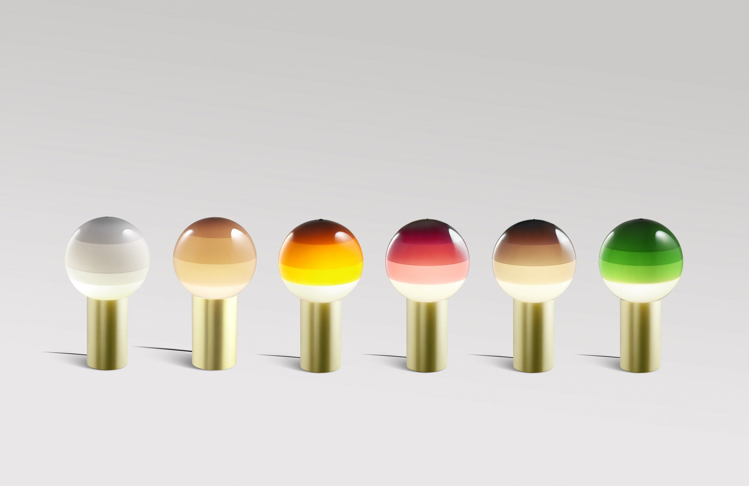 DIPPING cream table lamp with a gold base