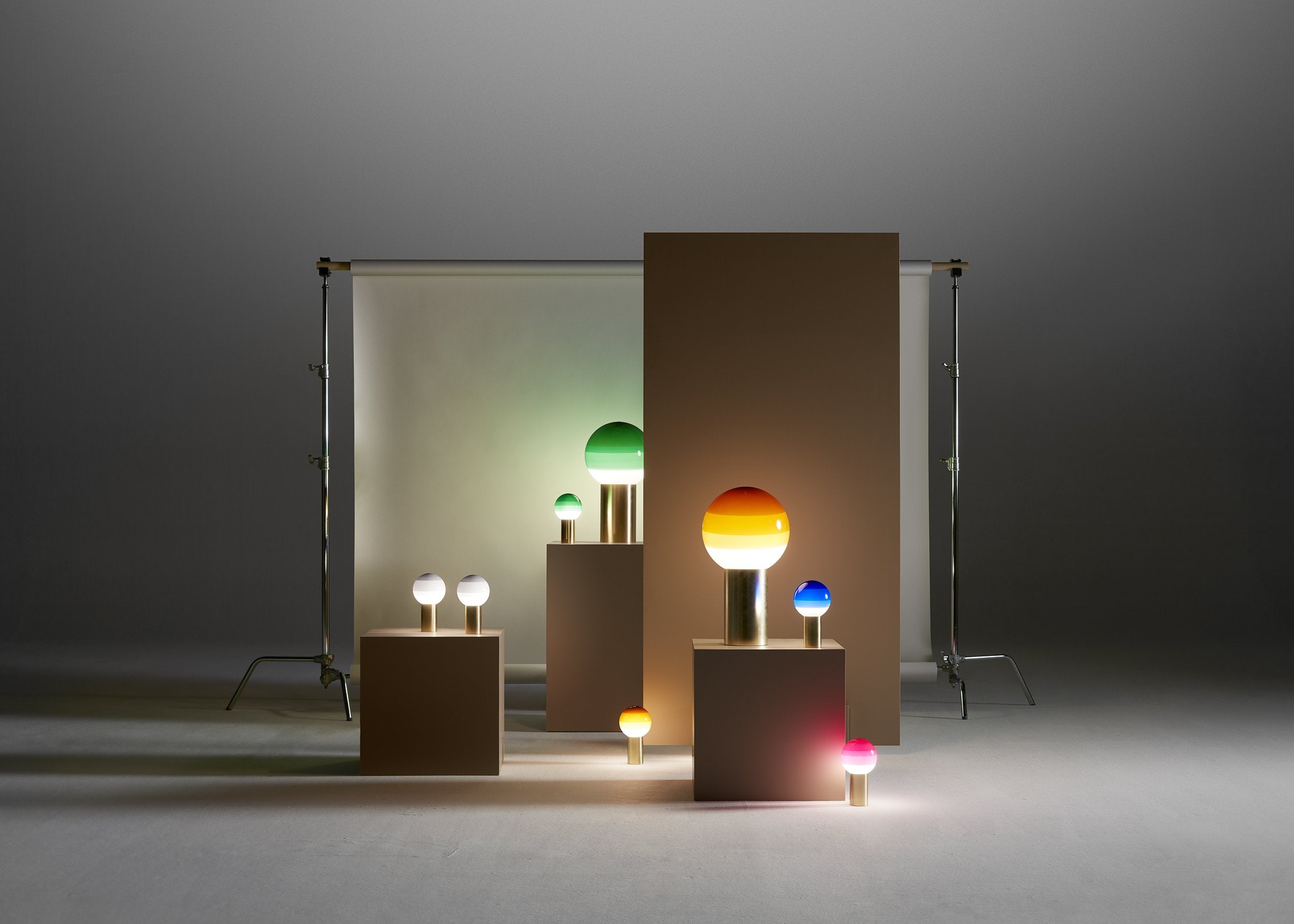 DIPPING green table lamp with a gold base