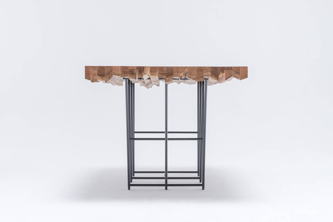 MASIV oak table with a steel base