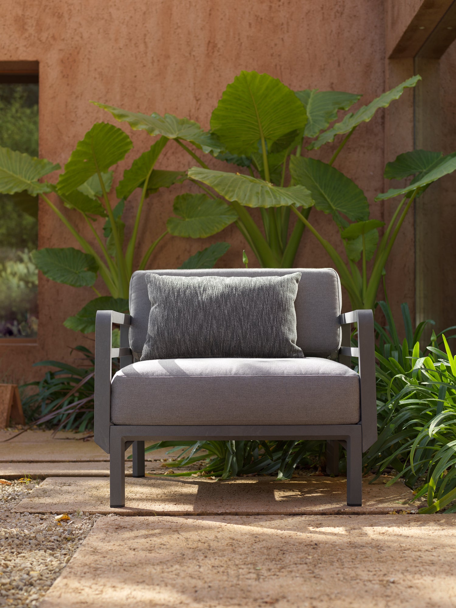 MAXIMO Outdoor Armchair in Pearl with Green Base