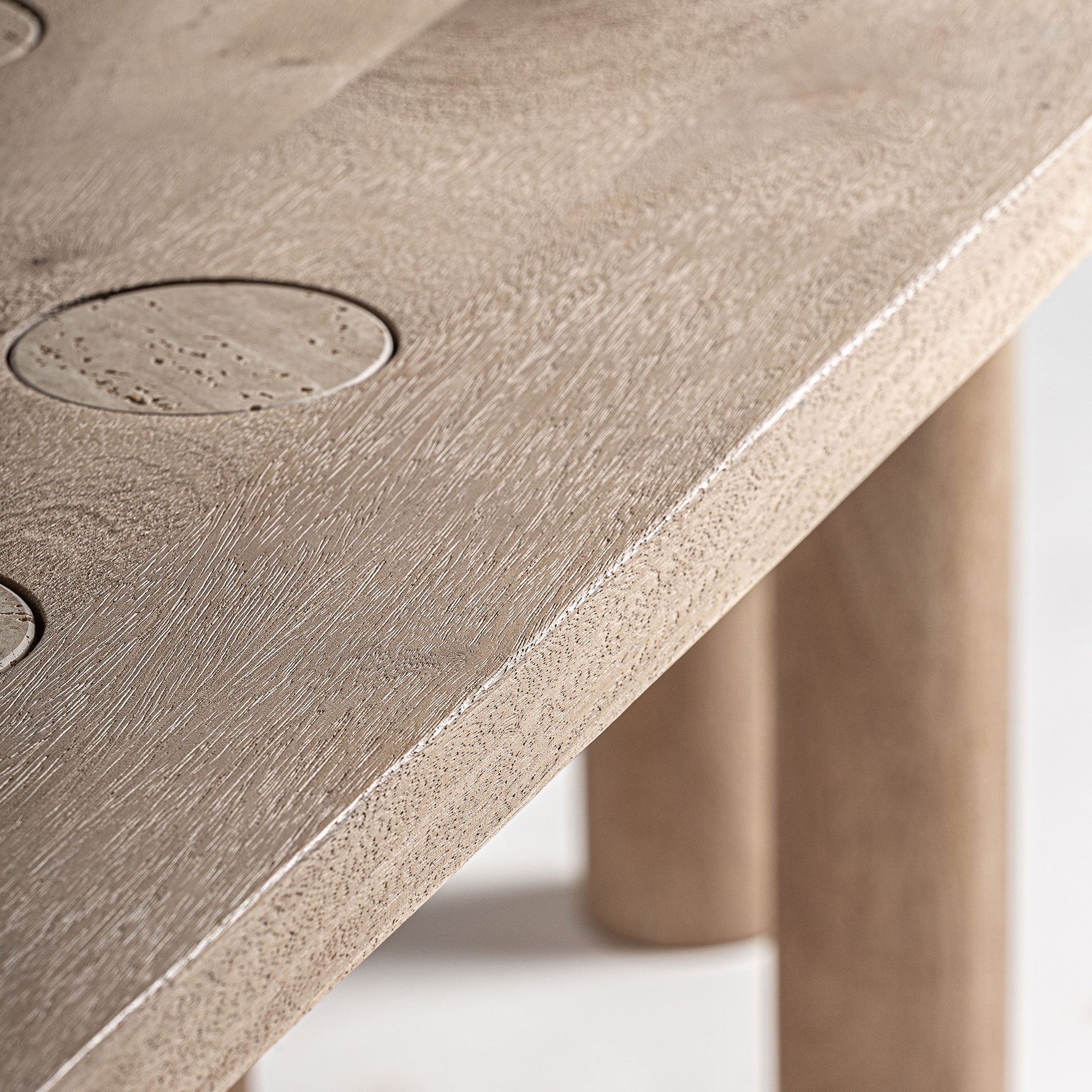 JACQUARD Table in Mango Wood with Travertine Finish