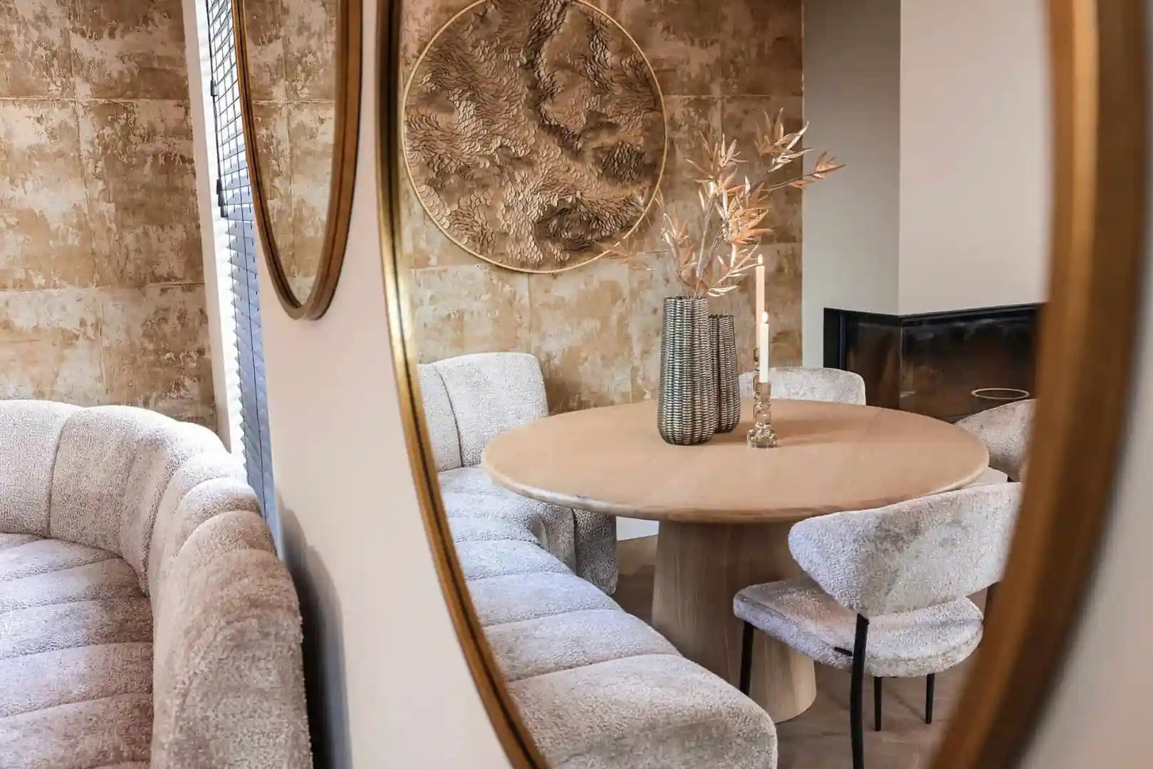 OAKLEY round table oak veneer