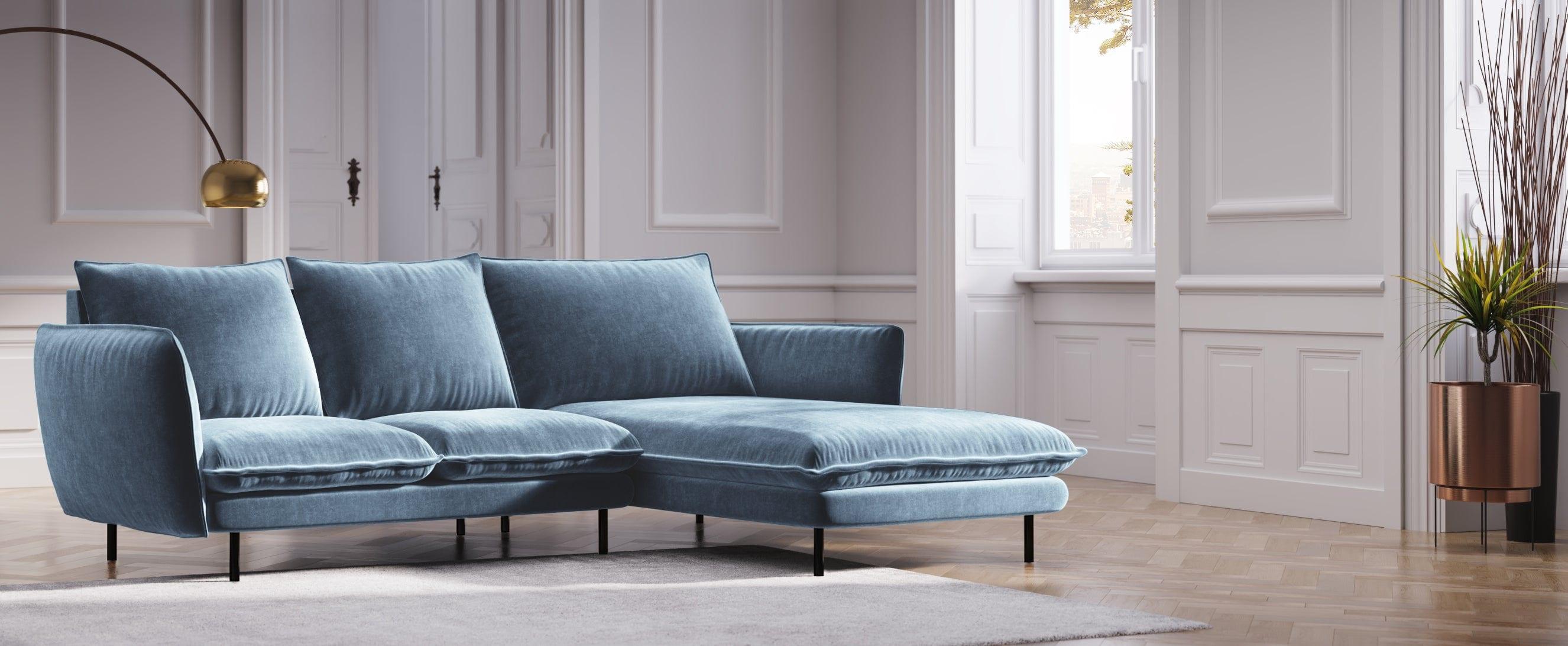 Narożnik aksamitny prawostronny VIENNA jasnoniebieski z czarną podstawą Cosmopolitan Design Eye on Design