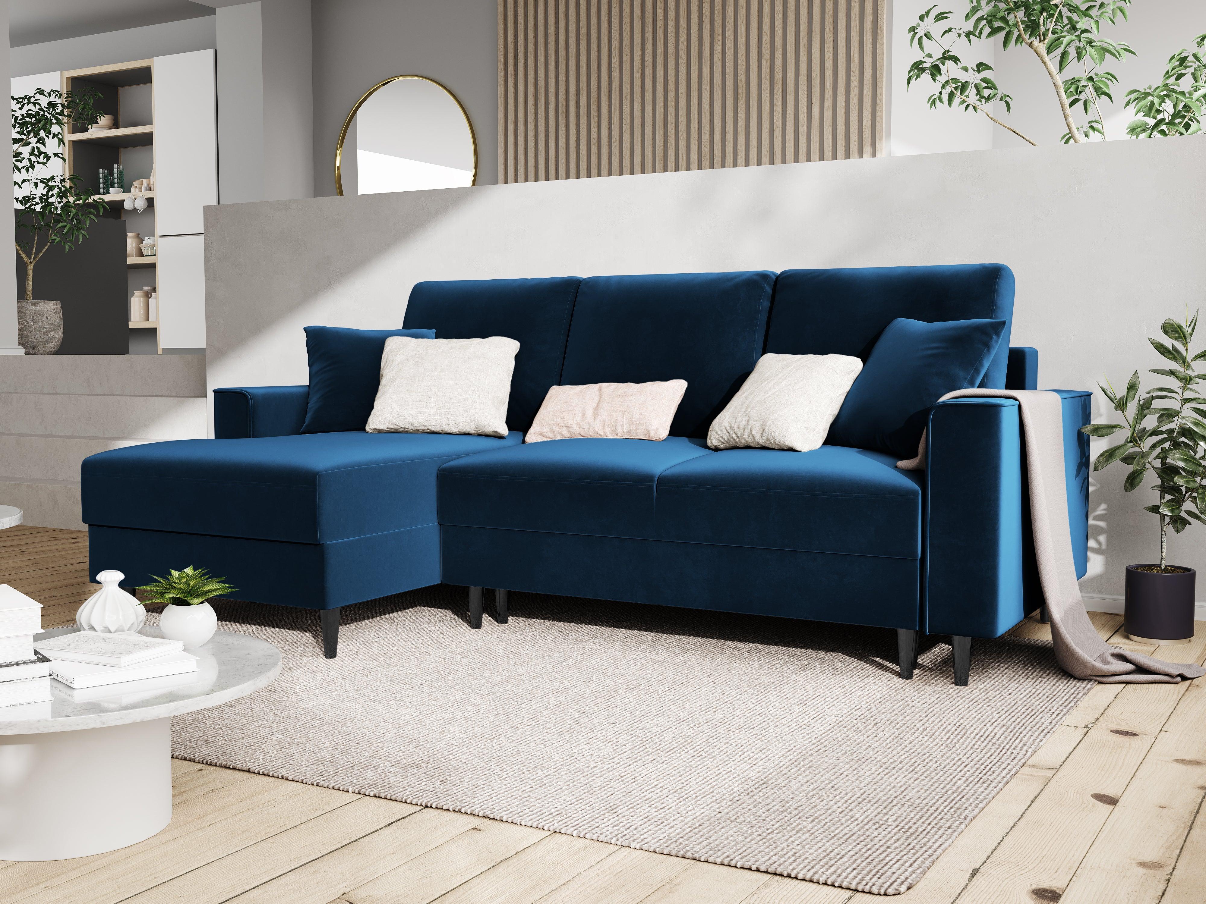 Narożnik lewostronny aksamitny z funkcją spania CARTADERA błękit królewski z czarną podstawą Mazzini Sofas Eye on Design
