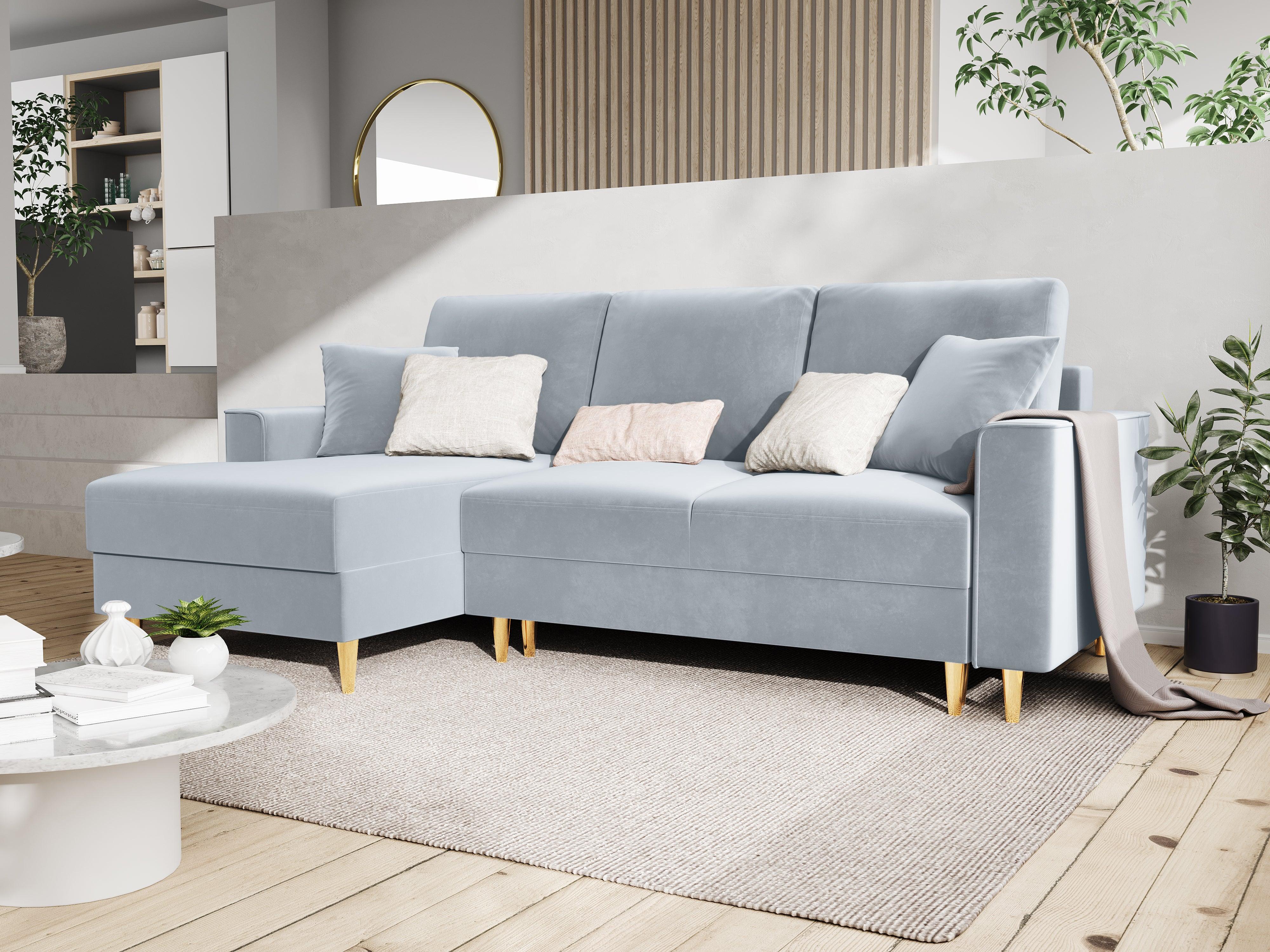 Narożnik lewostronny aksamitny z funkcją spania CARTADERA błękitny ze złotą podstawą Mazzini Sofas Eye on Design
