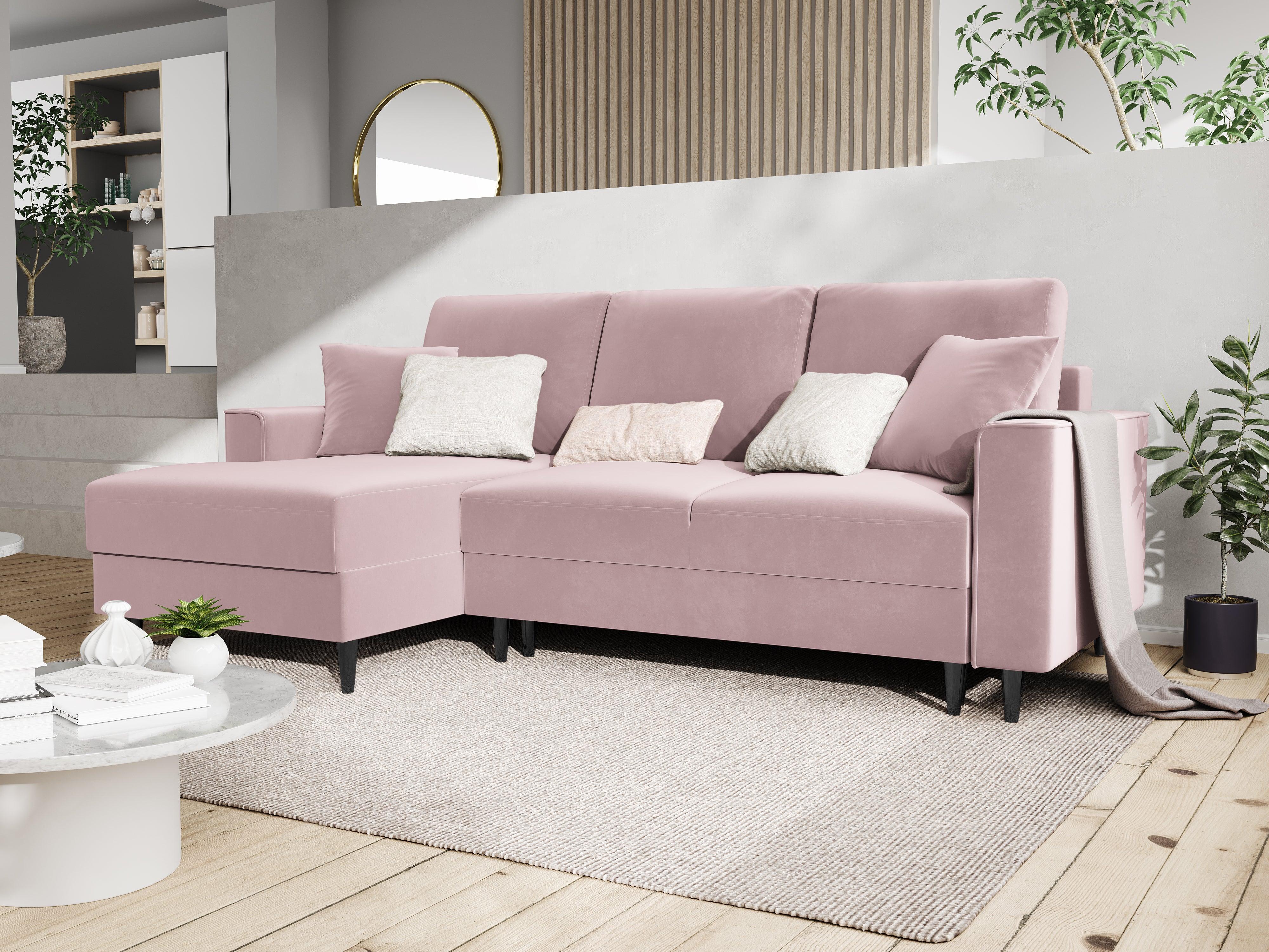 Narożnik lewostronny aksamitny z funkcją spania CARTADERA pudrowy róż z czarną podstawą Mazzini Sofas Eye on Design