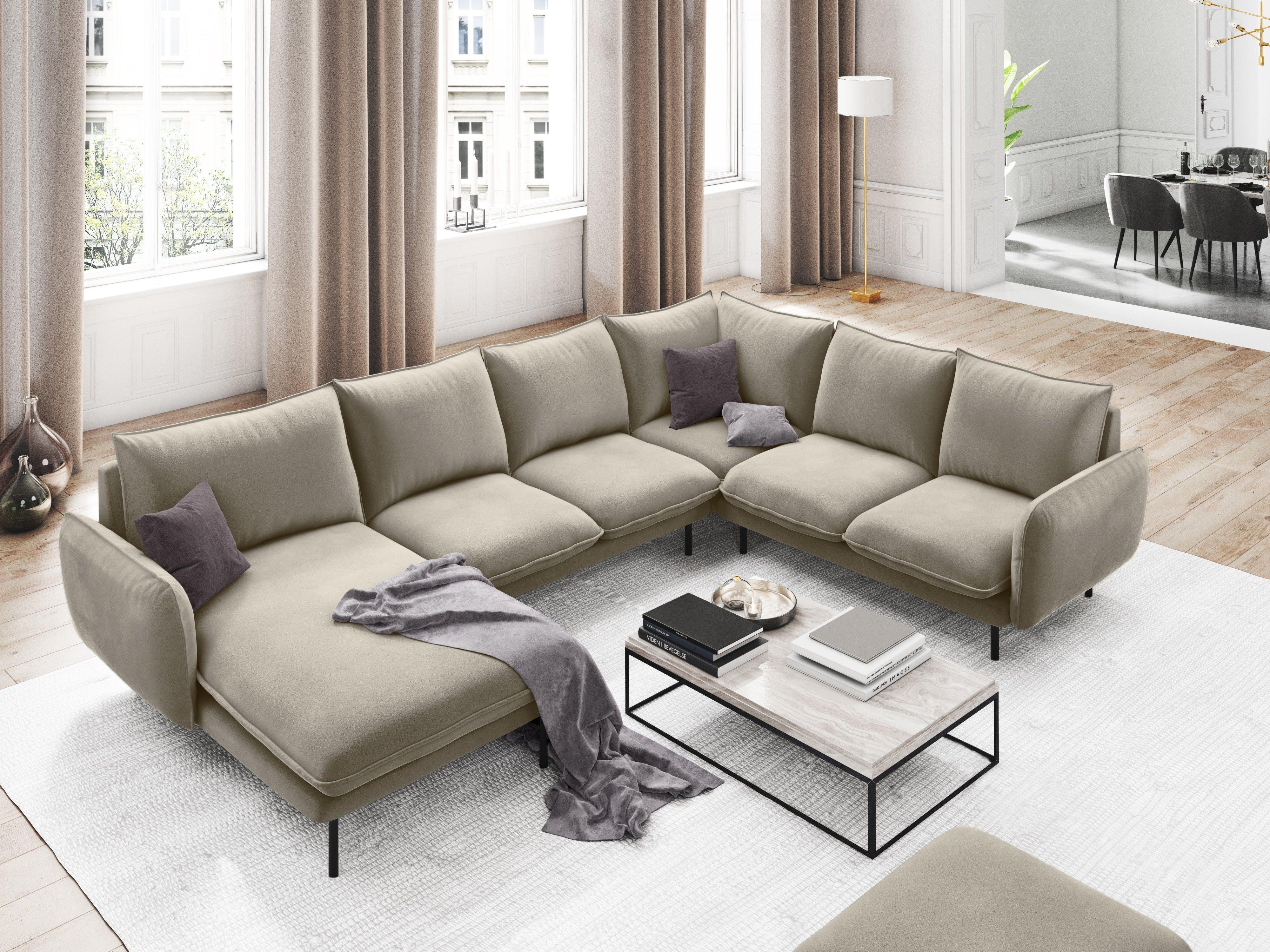 Narożnik prawostronny aksamitny panoramiczny VIENNA beżowy z czarną podstawą Cosmopolitan Design Eye on Design